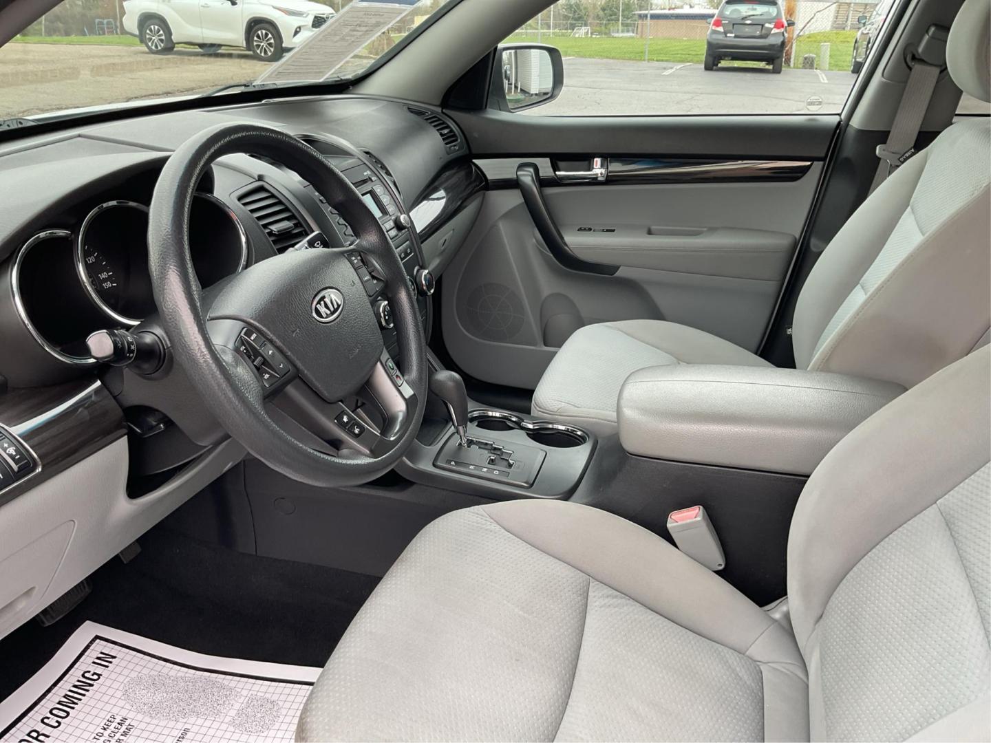 2012 Kia Sorento LX (5XYKTCA68CG) with an 2.4L I-4 gasoline direct injection engine, located at 4508 South Dixie Dr, Moraine, OH, 45439, (937) 908-9800, 39.689976, -84.218452 - Photo#8