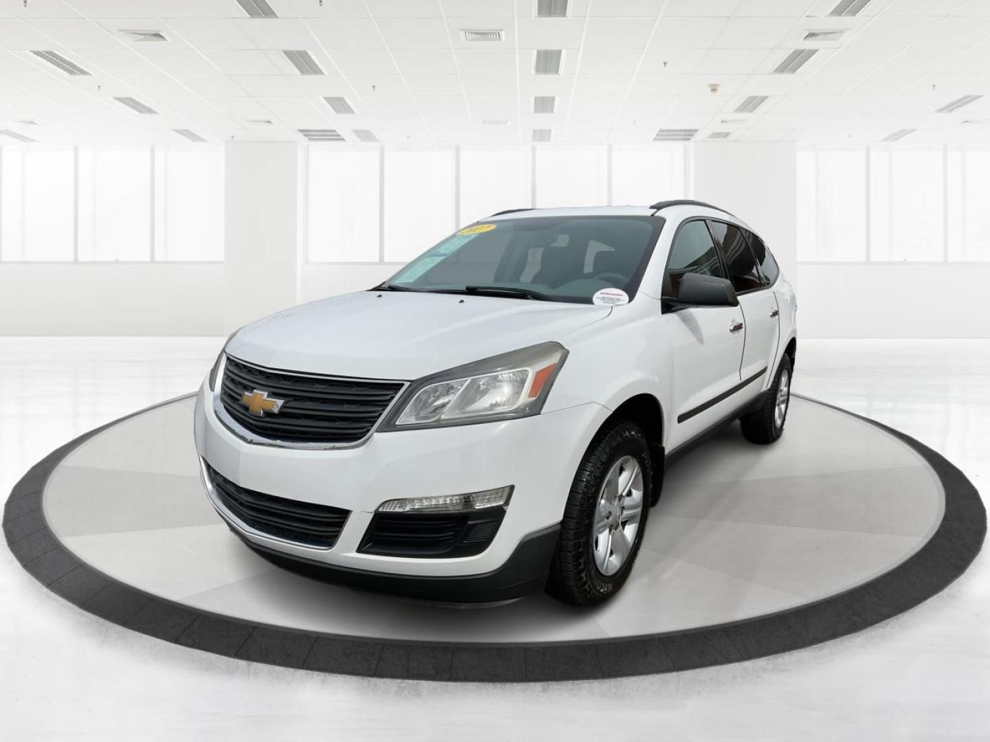 2017 Chevrolet Traverse LS (1GNKRFED9HJ) with an 3.6L V-6 gasoline direct injection engine, located at 1230 East Main St, Xenia, OH, 45385, (937) 908-9800, 39.688026, -83.910172 - Photo#7