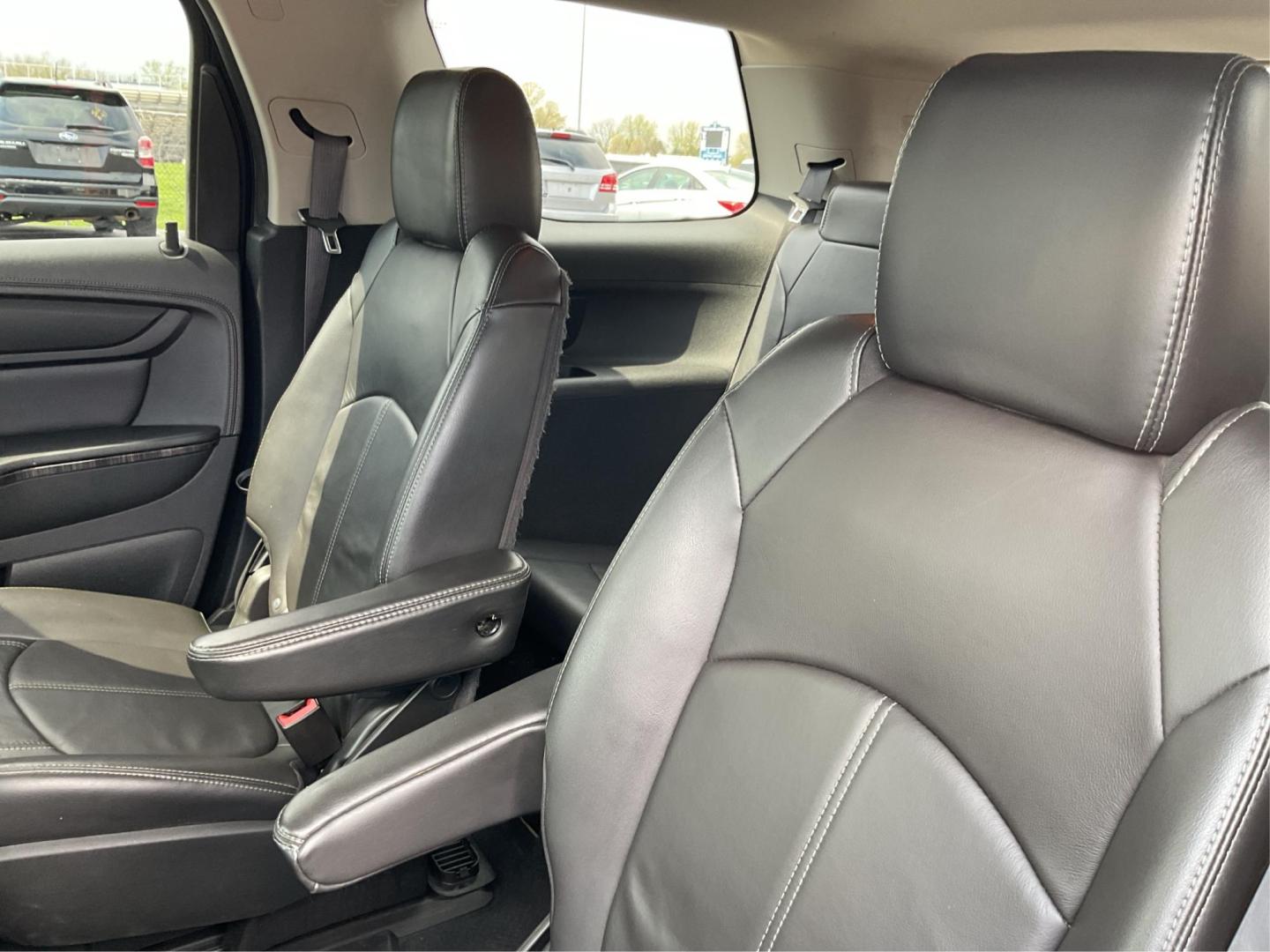 2015 GMC Acadia SLT-1 (1GKKVRKD8FJ) with an 3.6L V-6 gasoline direct injection engine, located at 8750 N County Rd 25A, Piqua, OH, 45356, (937) 908-9800, 40.164391, -84.232513 - Photo#9