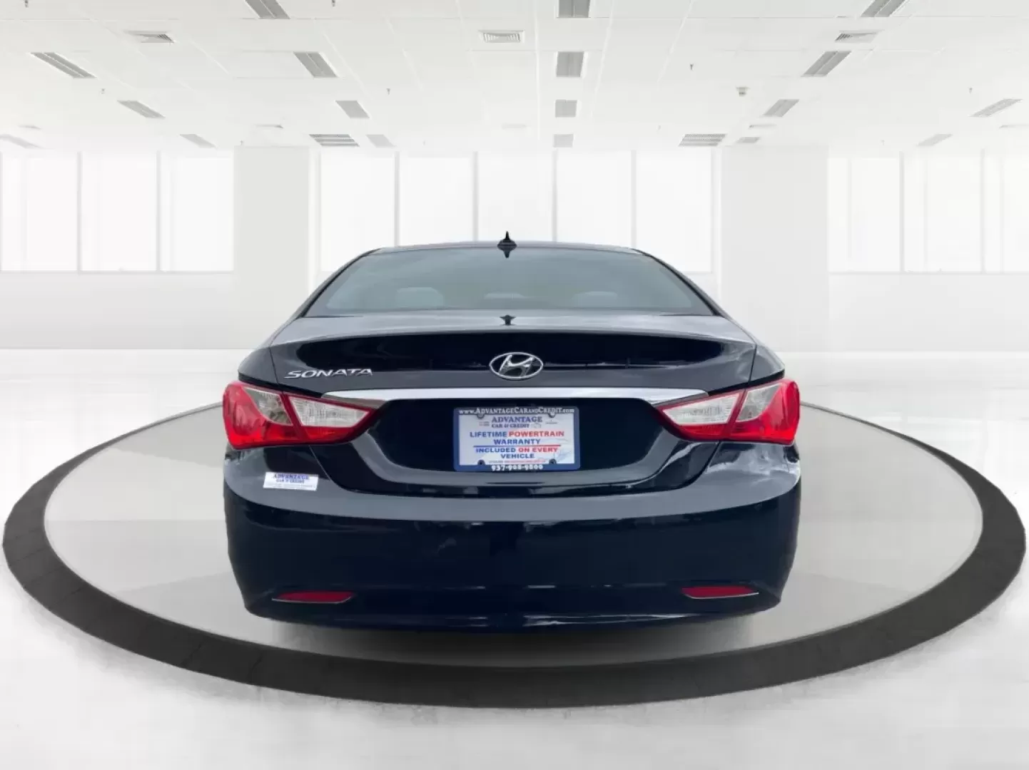 2013 Hyundai Sonata GLS (5NPEB4AC5DH) with an 2.4L I-4 gasoline direct injection engine, located at 880 E. National Road, Vandalia, OH, 45377, (937) 908-9800, 39.891918, -84.183594 - Photo#3