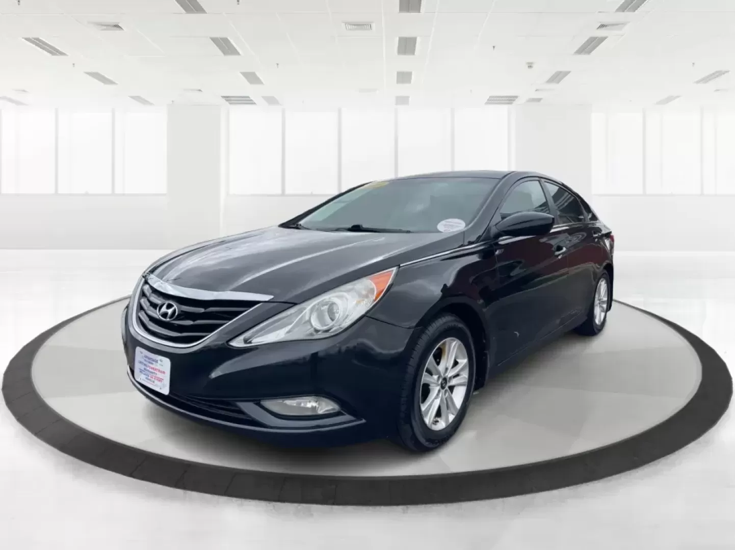 2013 Hyundai Sonata GLS (5NPEB4AC5DH) with an 2.4L I-4 gasoline direct injection engine, located at 880 E. National Road, Vandalia, OH, 45377, (937) 908-9800, 39.891918, -84.183594 - Photo#7