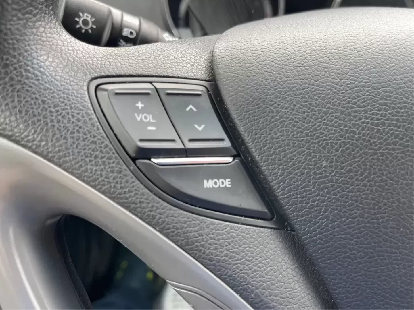 2013 Hyundai Sonata GLS (5NPEB4AC5DH) with an 2.4L I-4 gasoline direct injection engine, located at 880 E. National Road, Vandalia, OH, 45377, (937) 908-9800, 39.891918, -84.183594 - Photo#15
