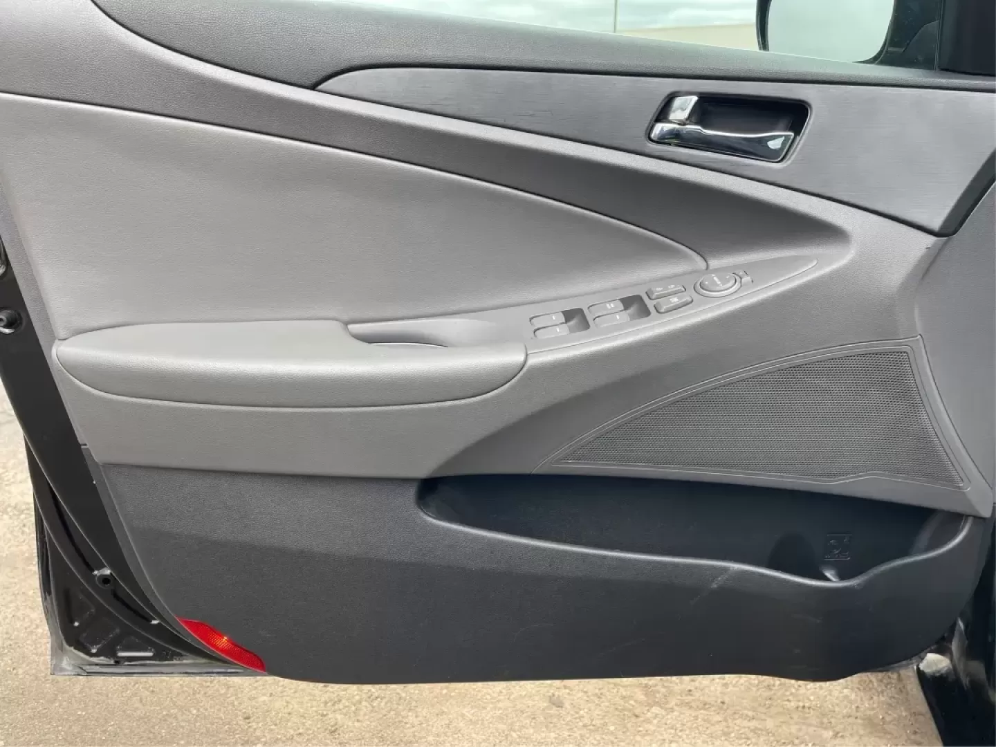 2013 Hyundai Sonata GLS (5NPEB4AC5DH) with an 2.4L I-4 gasoline direct injection engine, located at 880 E. National Road, Vandalia, OH, 45377, (937) 908-9800, 39.891918, -84.183594 - Photo#18