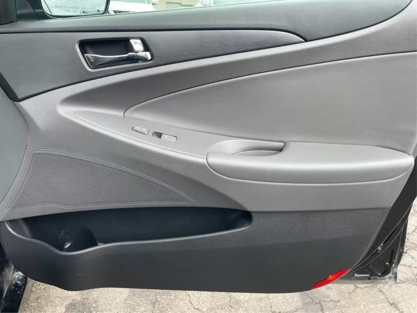 2013 Hyundai Sonata GLS (5NPEB4AC5DH) with an 2.4L I-4 gasoline direct injection engine, located at 880 E. National Road, Vandalia, OH, 45377, (937) 908-9800, 39.891918, -84.183594 - Photo#19