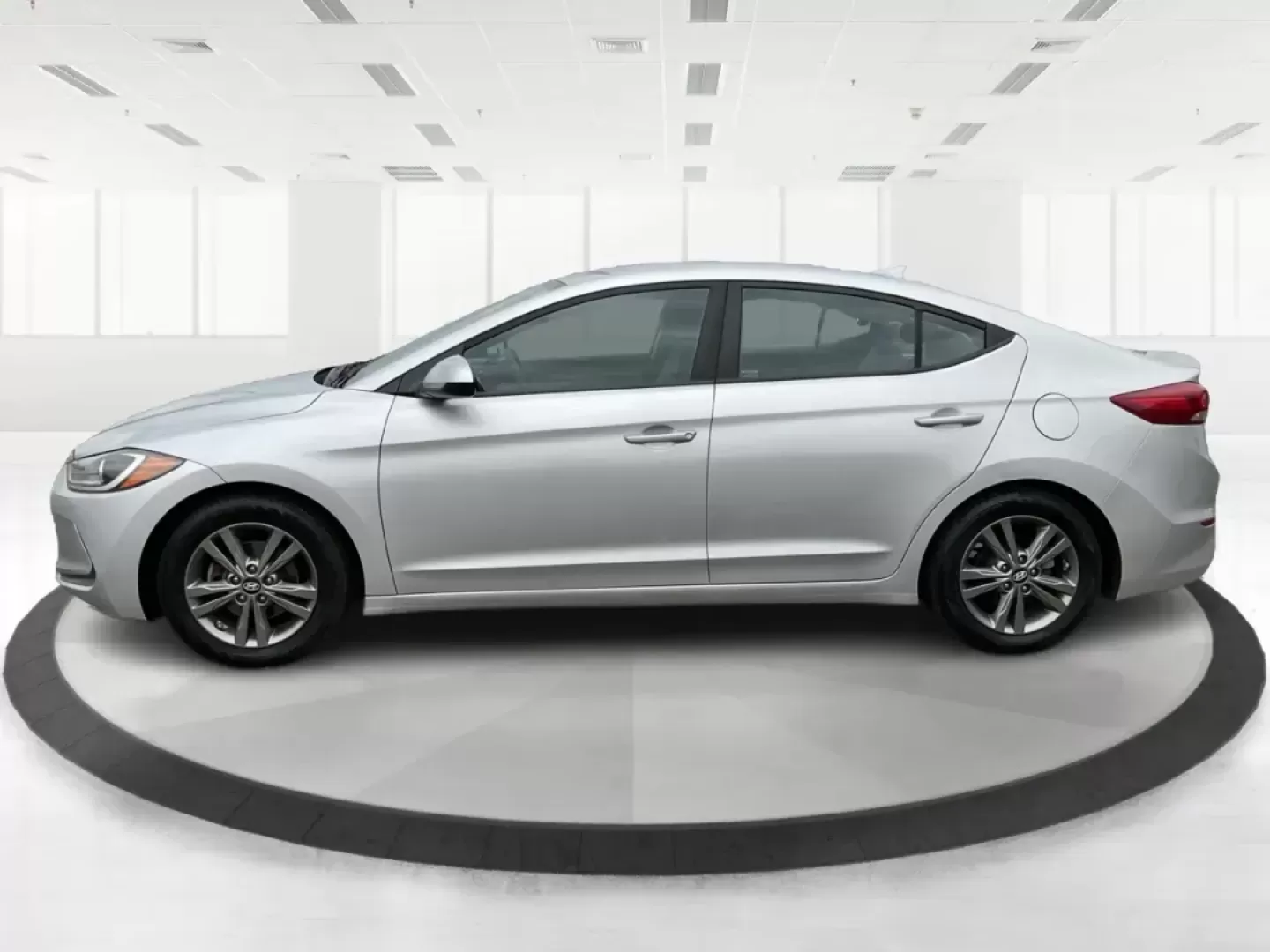 2018 Hyundai Elantra SEL (5NPD84LF9JH) with an Nu 2L I-4 DOHC engine, located at 1099 N County Rd 25A, Troy, OH, 45373, (937) 908-9800, 40.057079, -84.212883 - Photo#5