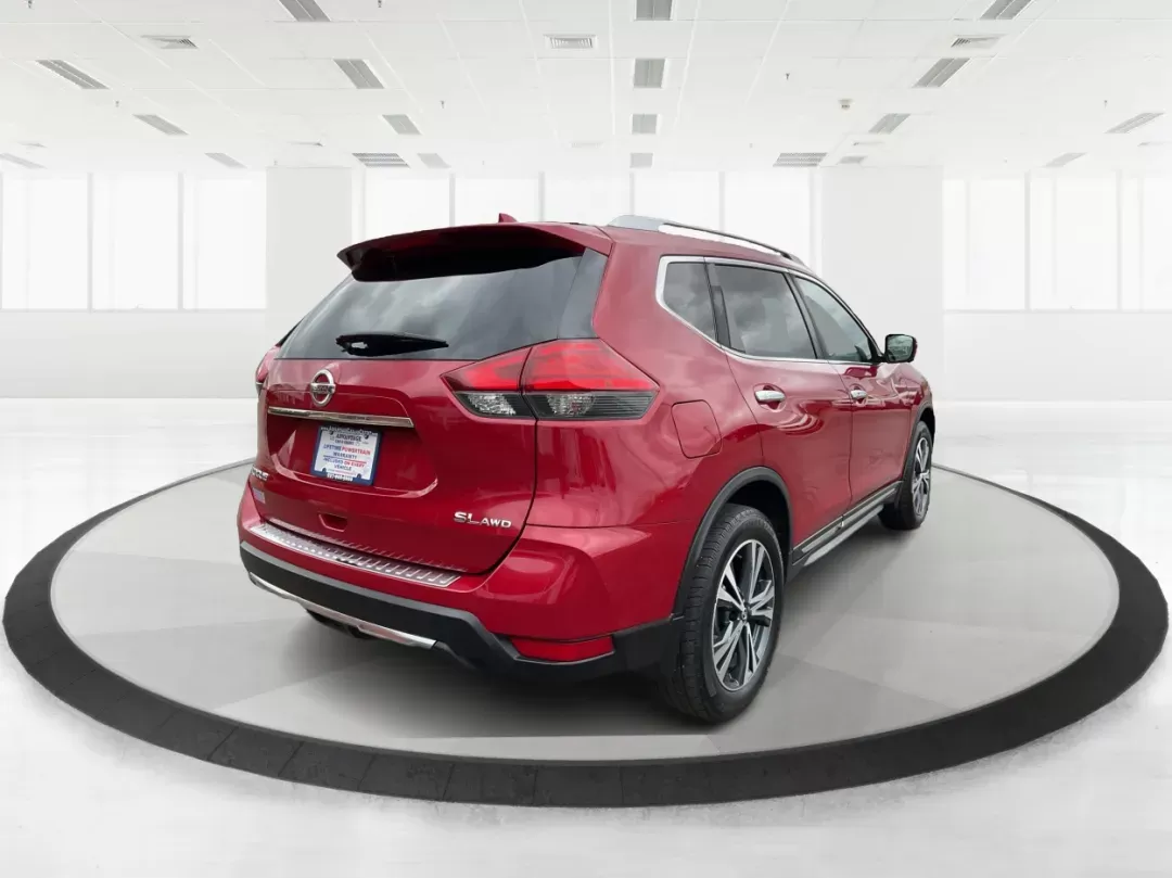 2017 Nissan Rogue SL (JN8AT2MV2HW) with an 2.5L I-4 DOHC engine, located at 4508 South Dixie Dr, Moraine, OH, 45439, (937) 908-9800, 39.689976, -84.218452 - Photo#2