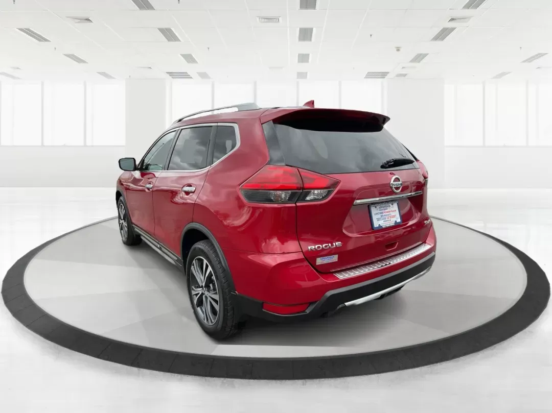 2017 Nissan Rogue SL (JN8AT2MV2HW) with an 2.5L I-4 DOHC engine, located at 4508 South Dixie Dr, Moraine, OH, 45439, (937) 908-9800, 39.689976, -84.218452 - Photo#4