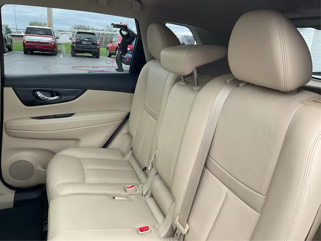 2017 Nissan Rogue SL (JN8AT2MV2HW) with an 2.5L I-4 DOHC engine, located at 4508 South Dixie Dr, Moraine, OH, 45439, (937) 908-9800, 39.689976, -84.218452 - Photo#9