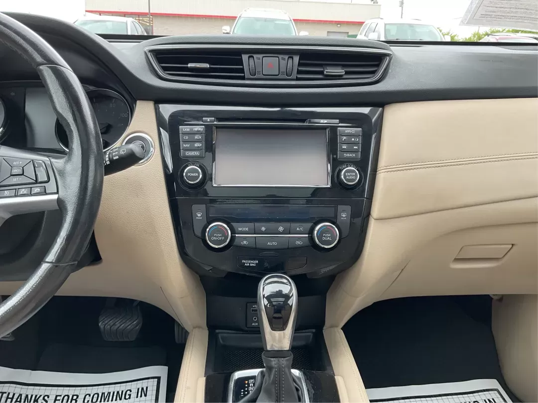 2017 Nissan Rogue SL (JN8AT2MV2HW) with an 2.5L I-4 DOHC engine, located at 4508 South Dixie Dr, Moraine, OH, 45439, (937) 908-9800, 39.689976, -84.218452 - Photo#12