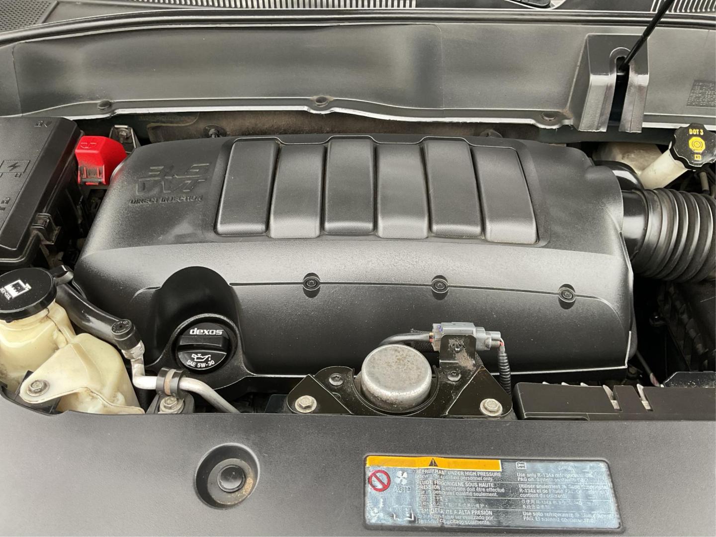 2016 GMC Acadia SLT (1GKKVRKD0GJ) with an 3.6L V-6 gasoline direct injection engine, located at 8750 N County Rd 25A, Piqua, OH, 45356, (937) 908-9800, 40.164391, -84.232513 - Photo#10
