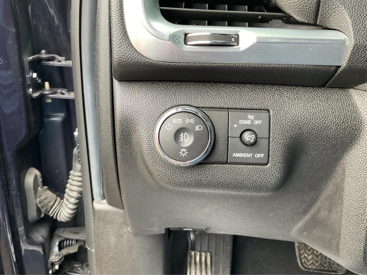 2016 GMC Acadia SLT (1GKKVRKD0GJ) with an 3.6L V-6 gasoline direct injection engine, located at 8750 N County Rd 25A, Piqua, OH, 45356, (937) 908-9800, 40.164391, -84.232513 - Photo#16