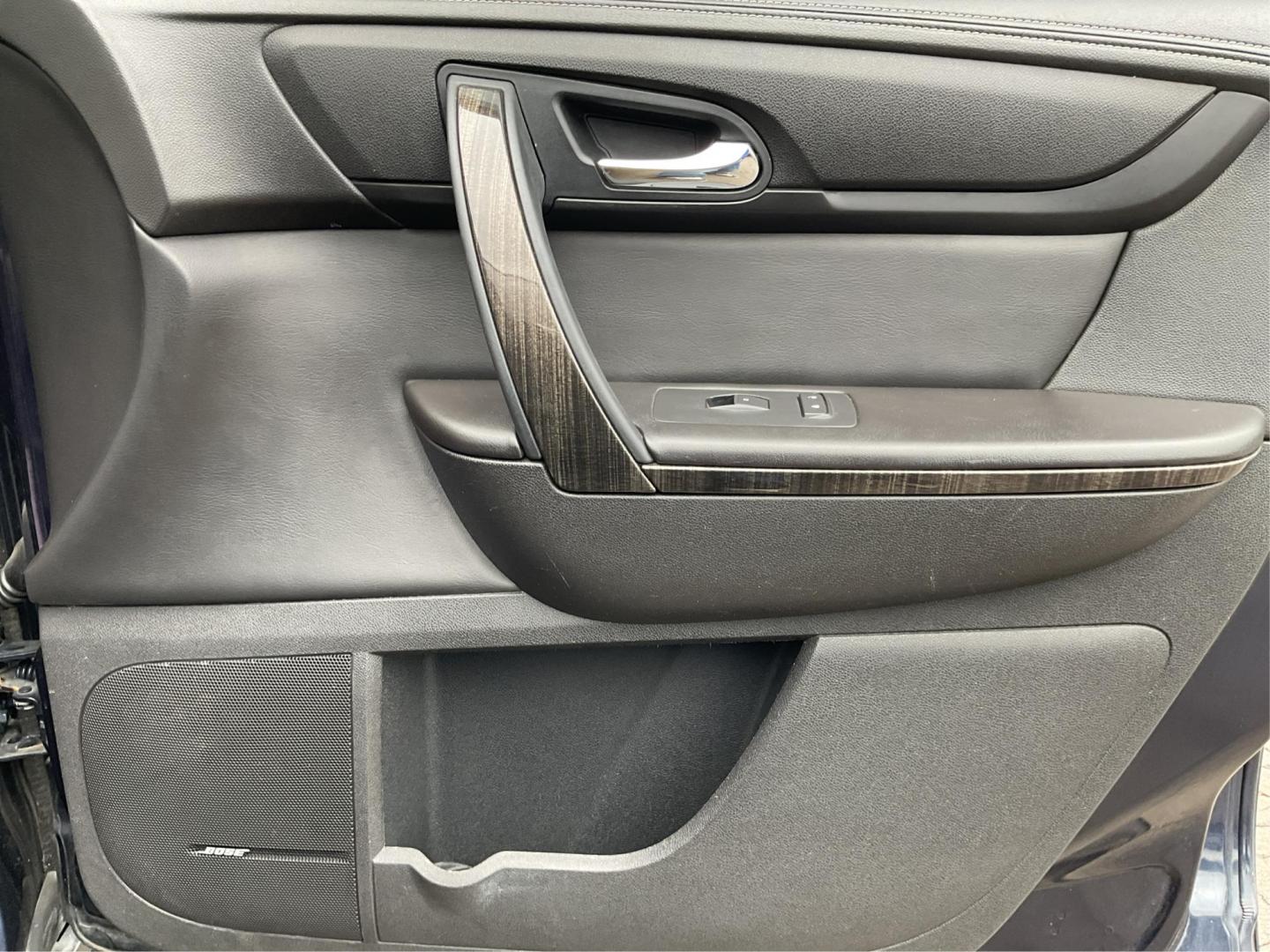 2016 GMC Acadia SLT (1GKKVRKD0GJ) with an 3.6L V-6 gasoline direct injection engine, located at 8750 N County Rd 25A, Piqua, OH, 45356, (937) 908-9800, 40.164391, -84.232513 - Photo#19
