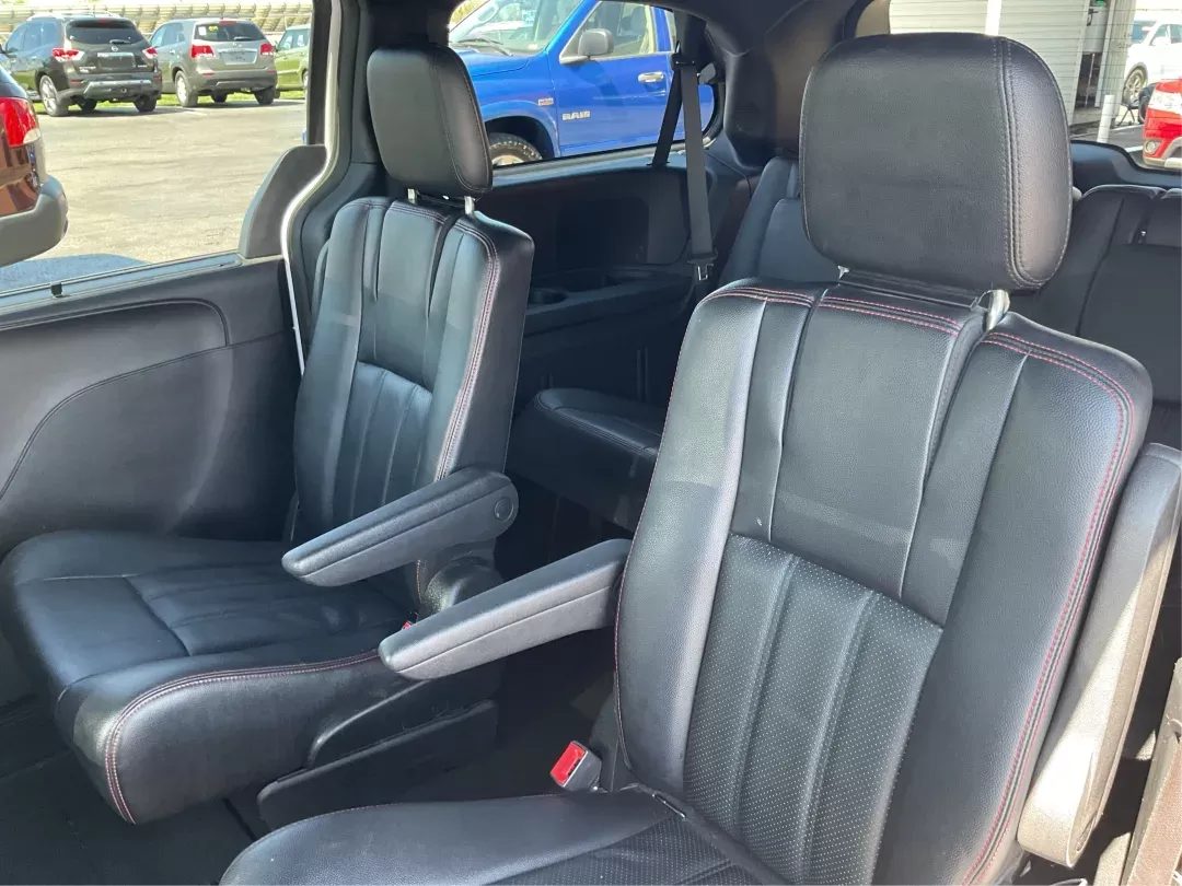 2018 Dodge Grand Caravan GT (2C4RDGEGXJR) with an Pentastar 3.6L V-6 DOHC engine, located at 8750 N County Rd 25A, Piqua, OH, 45356, (937) 908-9800, 40.164391, -84.232513 - 2018 Dodge Grand Caravan GT - Photo#9
