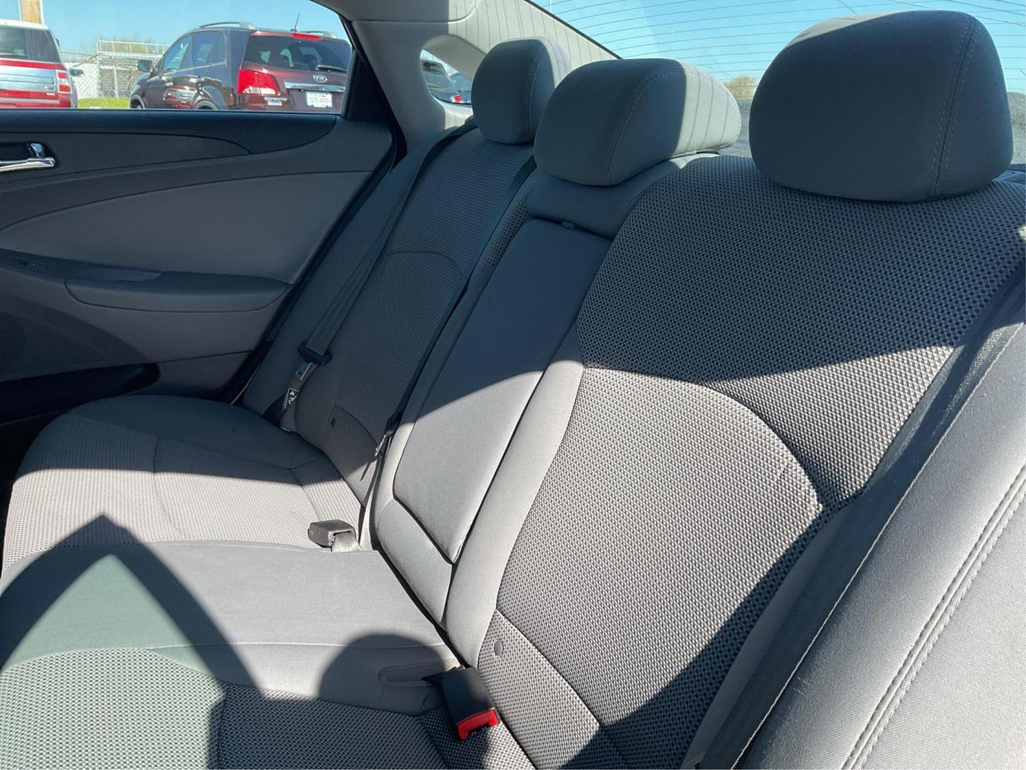 2014 Hyundai Sonata GLS (5NPEB4AC4EH) with an 2.4L I-4 gasoline direct injection engine, located at 4508 South Dixie Dr, Moraine, OH, 45439, (937) 908-9800, 39.689976, -84.218452 - Photo#9
