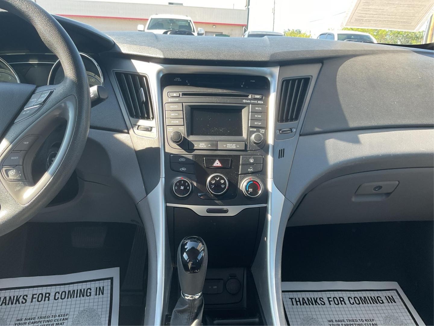 2014 Hyundai Sonata GLS (5NPEB4AC4EH) with an 2.4L I-4 gasoline direct injection engine, located at 4508 South Dixie Dr, Moraine, OH, 45439, (937) 908-9800, 39.689976, -84.218452 - Photo#12