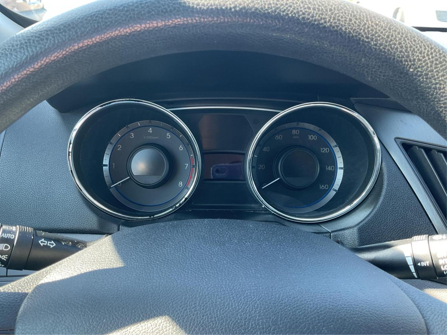 2014 Hyundai Sonata GLS (5NPEB4AC4EH) with an 2.4L I-4 gasoline direct injection engine, located at 4508 South Dixie Dr, Moraine, OH, 45439, (937) 908-9800, 39.689976, -84.218452 - Photo#14