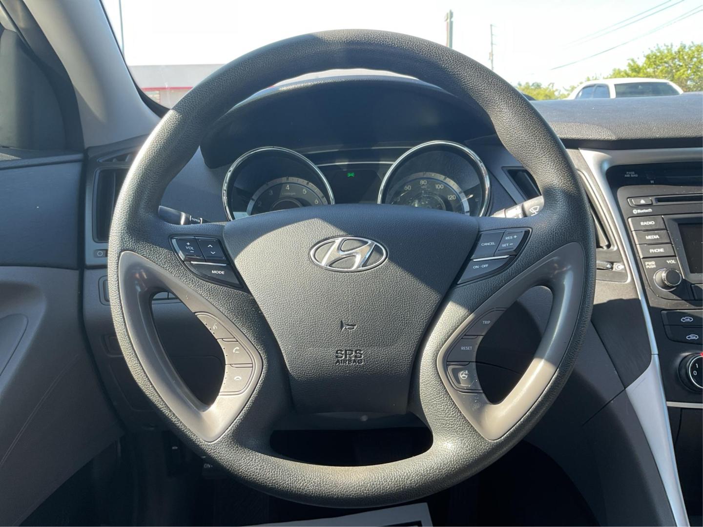 2014 Hyundai Sonata GLS (5NPEB4AC4EH) with an 2.4L I-4 gasoline direct injection engine, located at 4508 South Dixie Dr, Moraine, OH, 45439, (937) 908-9800, 39.689976, -84.218452 - Photo#15