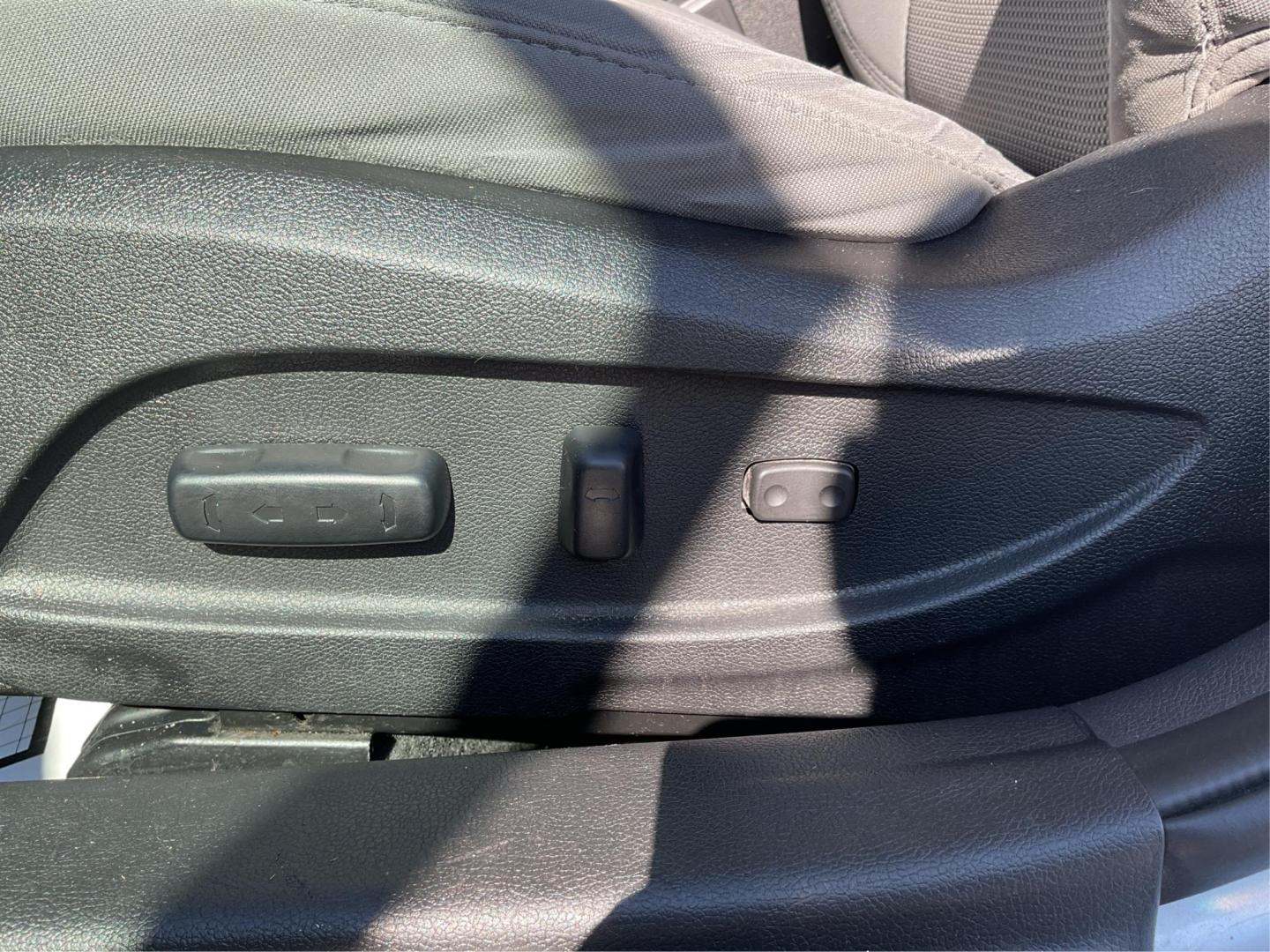 2014 Hyundai Sonata GLS (5NPEB4AC4EH) with an 2.4L I-4 gasoline direct injection engine, located at 4508 South Dixie Dr, Moraine, OH, 45439, (937) 908-9800, 39.689976, -84.218452 - Photo#16