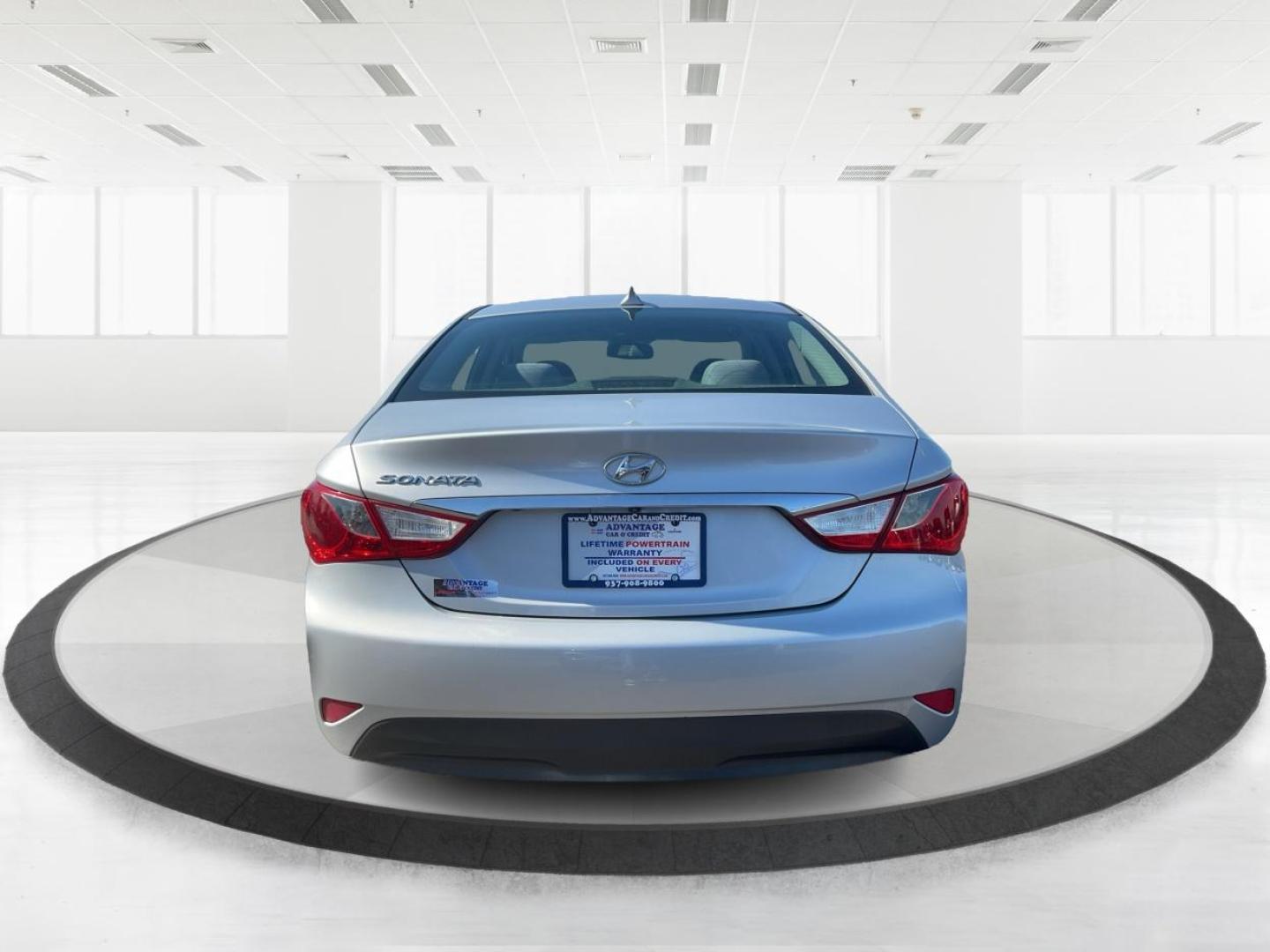 2014 Hyundai Sonata GLS (5NPEB4AC4EH) with an 2.4L I-4 gasoline direct injection engine, located at 4508 South Dixie Dr, Moraine, OH, 45439, (937) 908-9800, 39.689976, -84.218452 - Photo#3