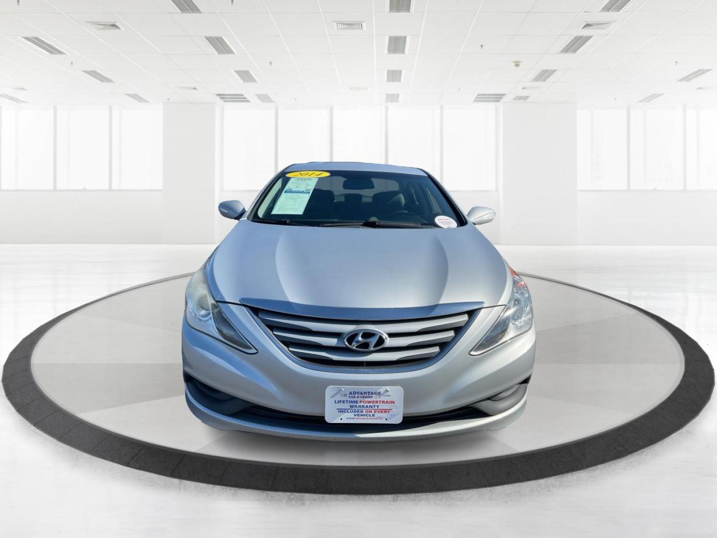 2014 Hyundai Sonata GLS (5NPEB4AC4EH) with an 2.4L I-4 gasoline direct injection engine, located at 4508 South Dixie Dr, Moraine, OH, 45439, (937) 908-9800, 39.689976, -84.218452 - Photo#6