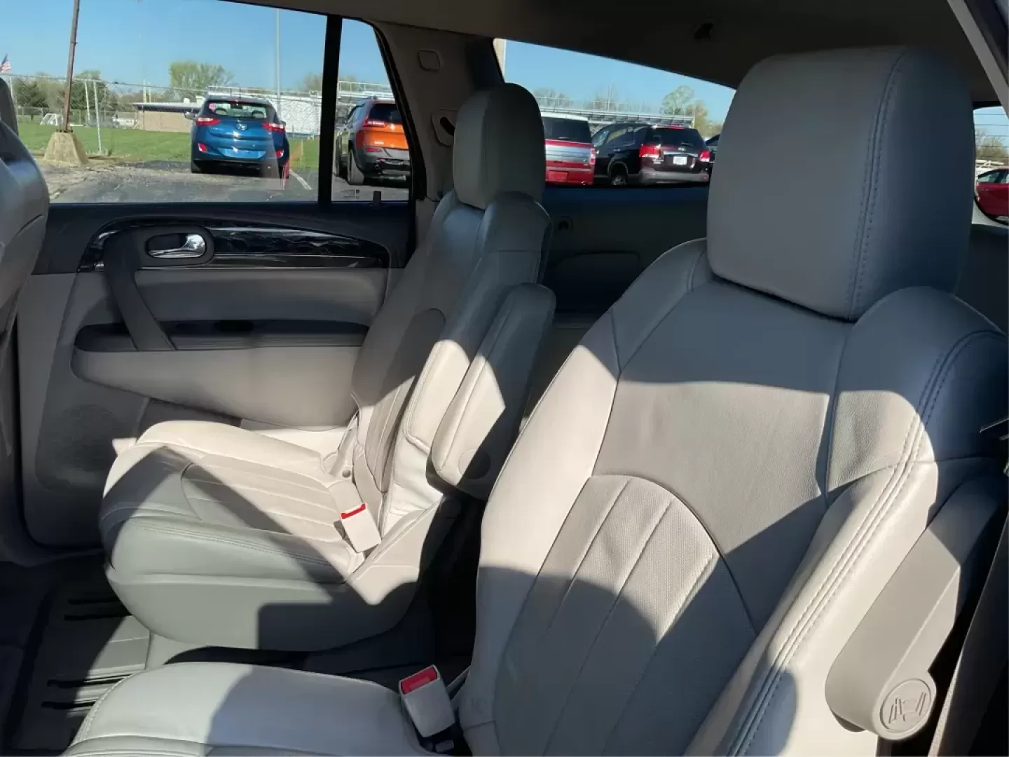 2014 Buick Enclave Leather (5GAKRBKDXEJ) with an 3.6L V-6 gasoline direct injection engine, located at 1951 S Dayton Lakeview Rd., New Carlisle, OH, 45344, (937) 908-9800, 39.890999, -84.050255 - Photo#9