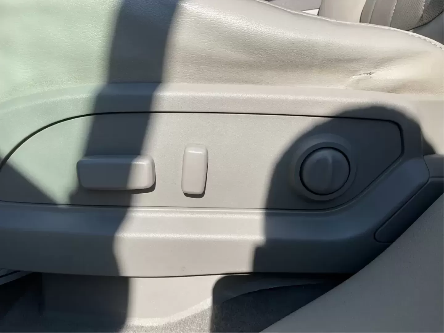 2014 Buick Enclave Leather (5GAKRBKDXEJ) with an 3.6L V-6 gasoline direct injection engine, located at 1951 S Dayton Lakeview Rd., New Carlisle, OH, 45344, (937) 908-9800, 39.890999, -84.050255 - Photo#17