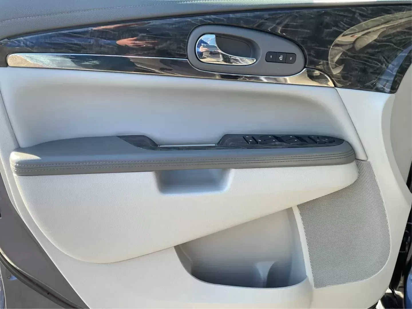 2014 Buick Enclave Leather (5GAKRBKDXEJ) with an 3.6L V-6 gasoline direct injection engine, located at 1951 S Dayton Lakeview Rd., New Carlisle, OH, 45344, (937) 908-9800, 39.890999, -84.050255 - Photo#18