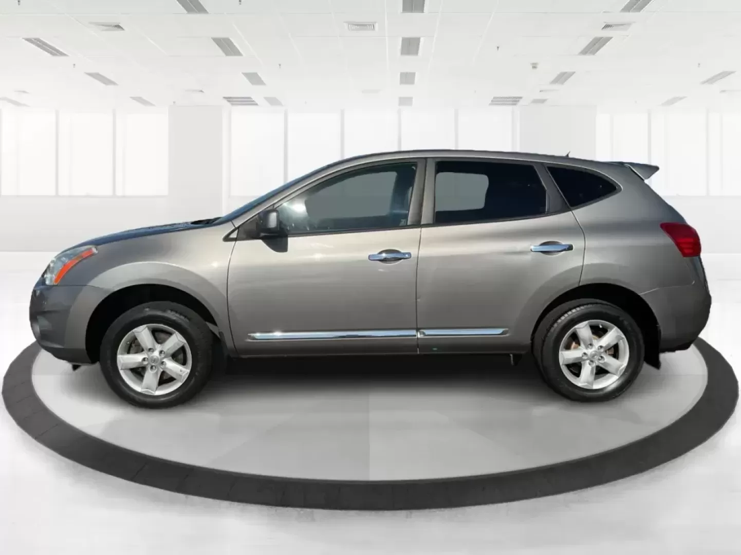 2013 Nissan Rogue S (JN8AS5MV4DW) with an 2.5L I-4 DOHC engine, located at 401 Woodman Dr, Riverside, OH, 45431, (937) 908-9800, 39.760899, -84.123421 - Photo#5