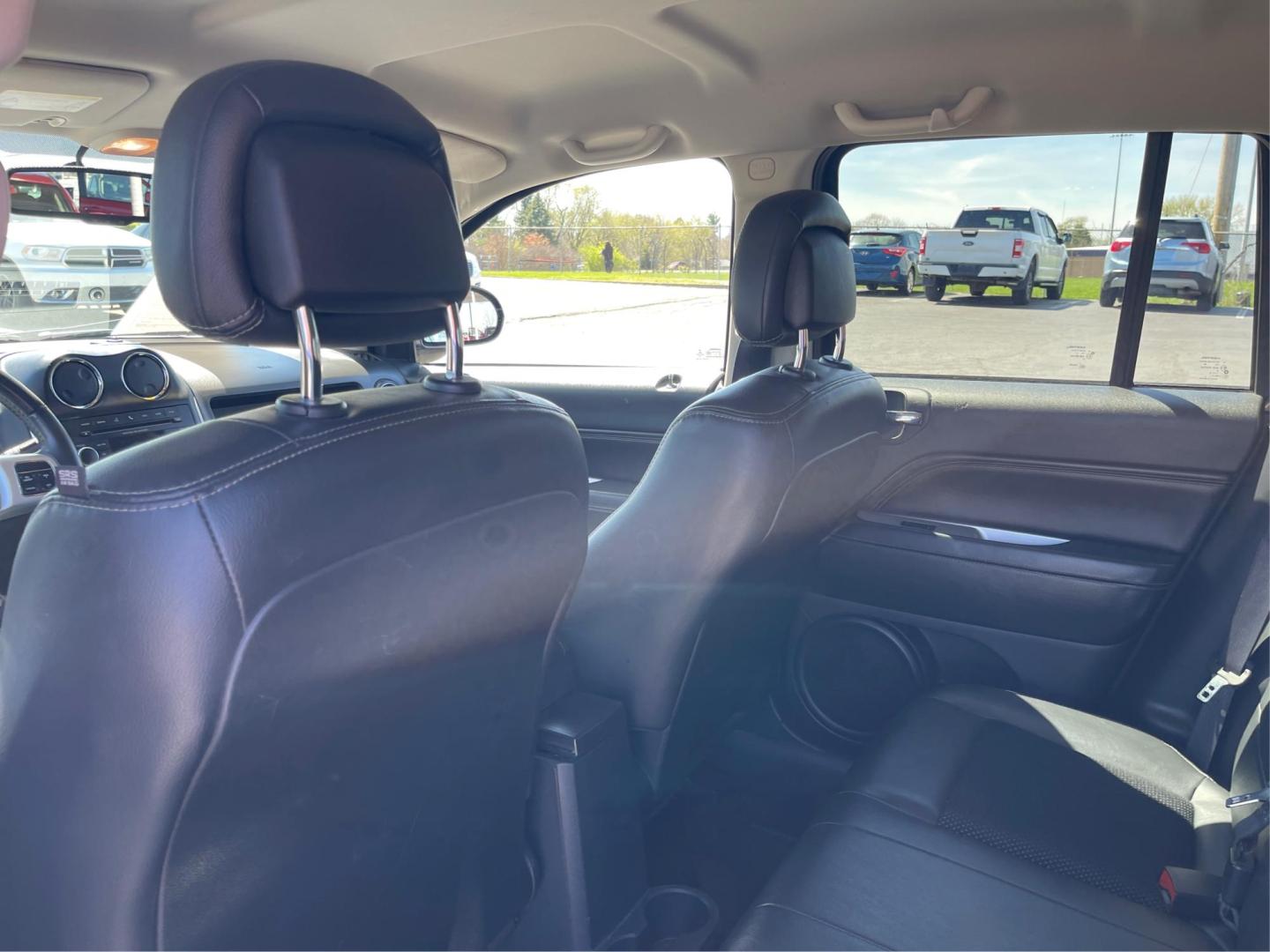 2016 Jeep Compass Latitude (1C4NJCEA2GD) with an Other engine, located at 1230 East Main St, Xenia, OH, 45385, (937) 908-9800, 39.688026, -83.910172 - 2016 Jeep Compass Latitude - Photo#9