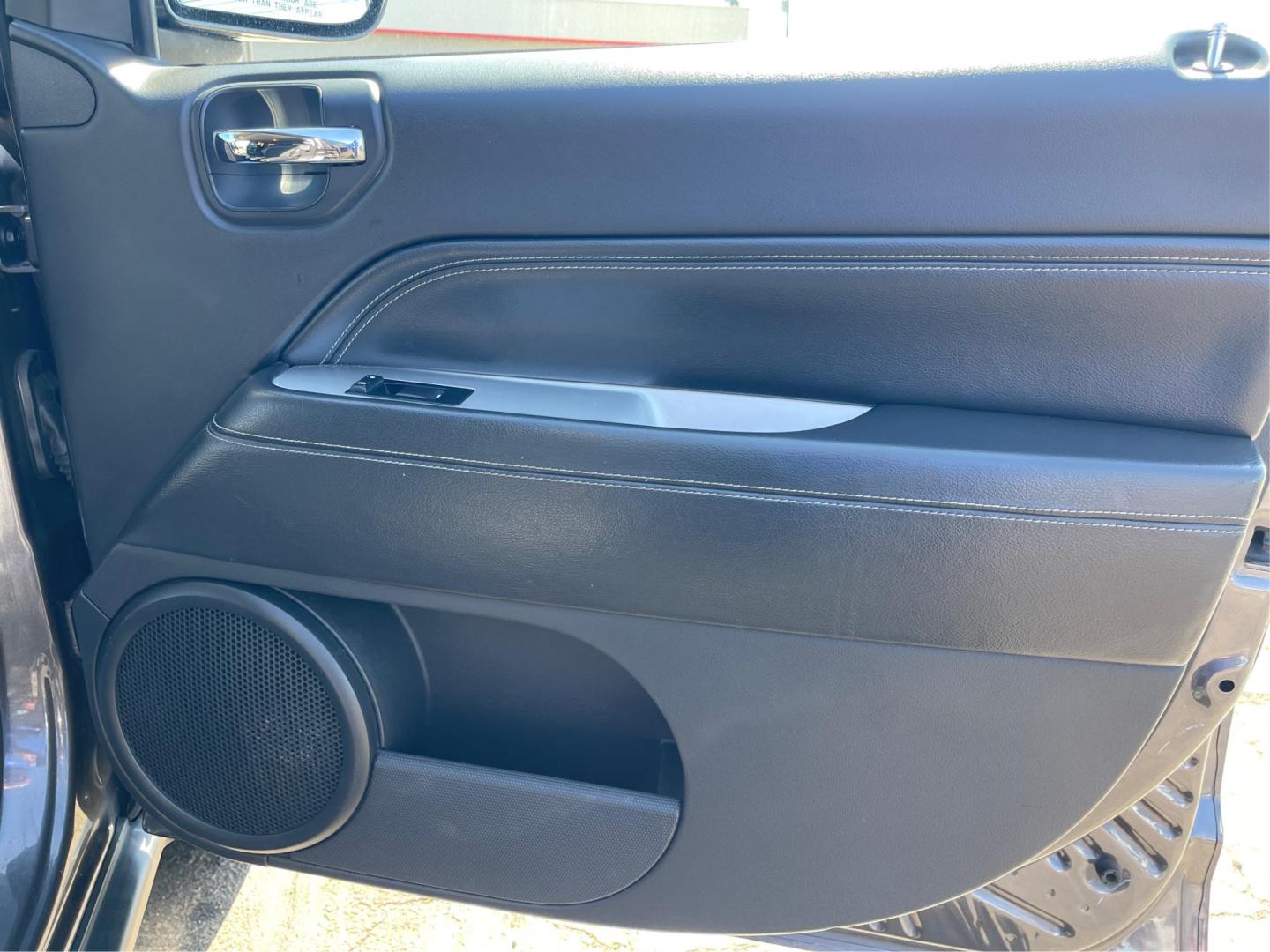 2016 Jeep Compass Latitude (1C4NJCEA2GD) with an Other engine, located at 1230 East Main St, Xenia, OH, 45385, (937) 908-9800, 39.688026, -83.910172 - 2016 Jeep Compass Latitude - Photo#18