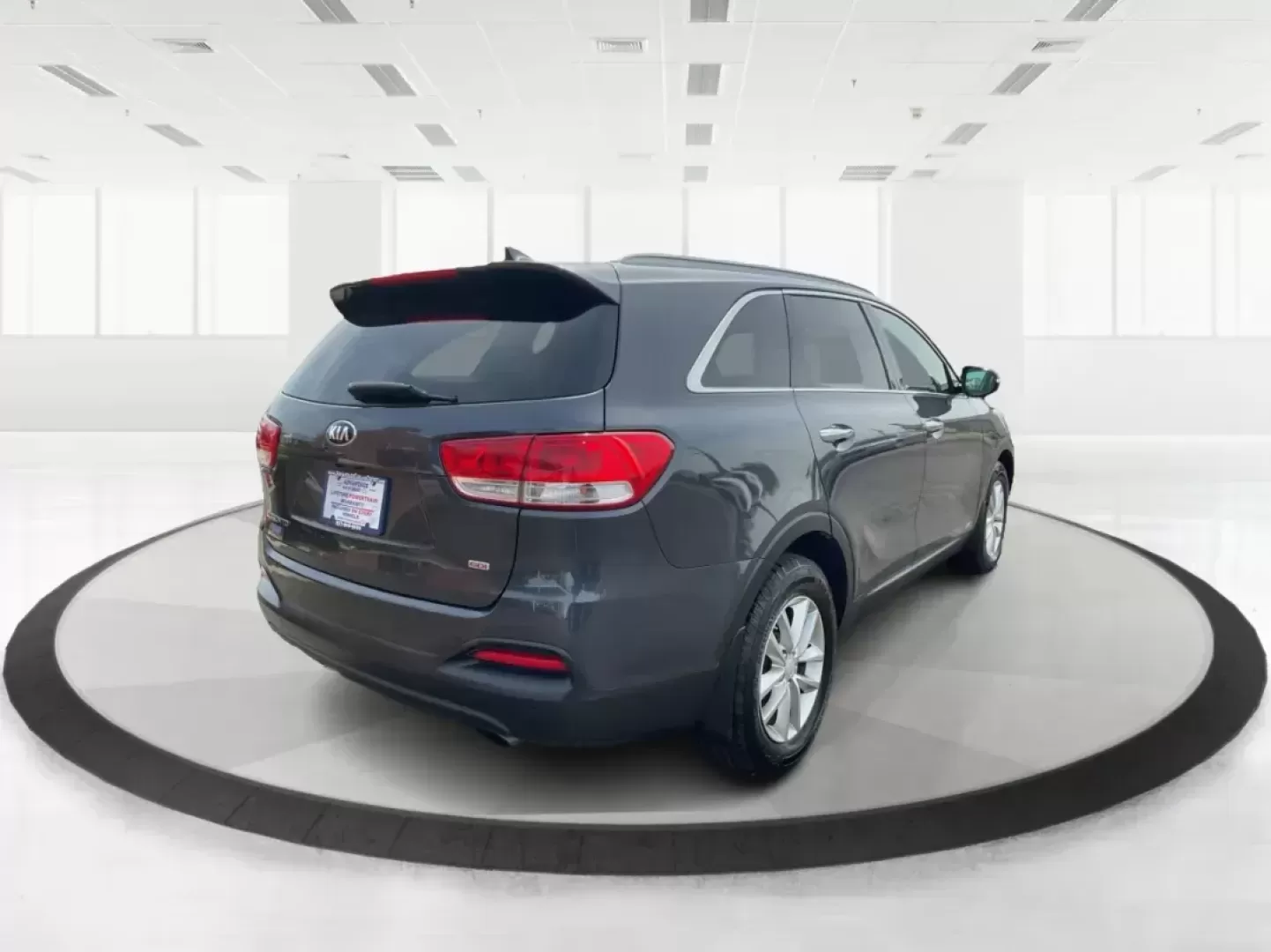 2016 Kia Sorento 2.4L LX (5XYPGDA33GG) with an 2.4L I-4 gasoline direct injection engine, located at 1184 Kauffman Ave, Fairborn, OH, 45324, (937) 908-9800, 39.807072, -84.030914 - Photo#2