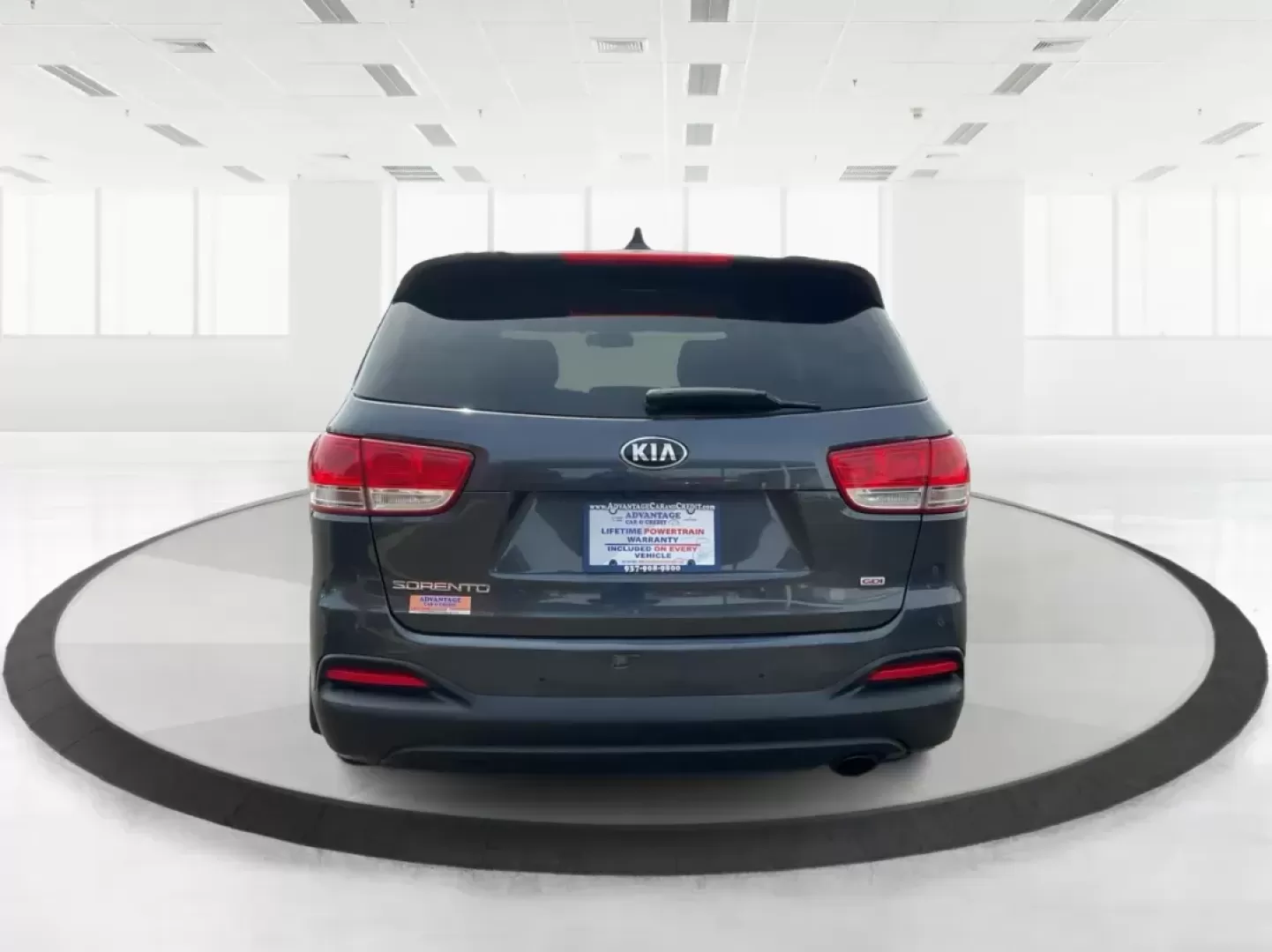 2016 Kia Sorento 2.4L LX (5XYPGDA33GG) with an 2.4L I-4 gasoline direct injection engine, located at 1184 Kauffman Ave, Fairborn, OH, 45324, (937) 908-9800, 39.807072, -84.030914 - Photo#3