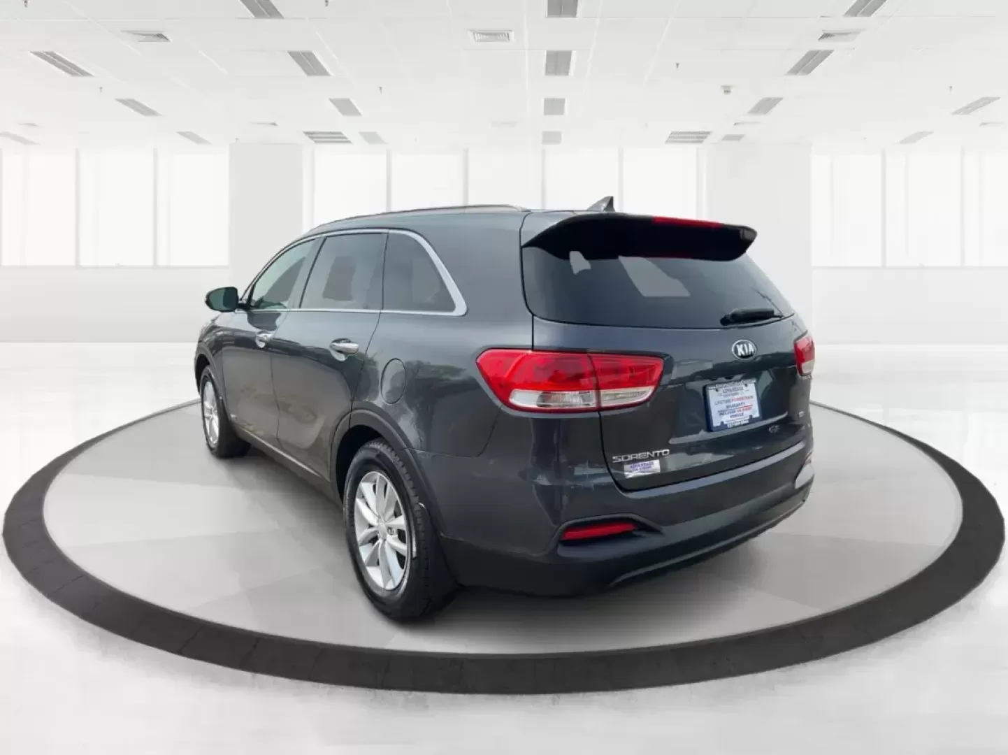 2016 Kia Sorento 2.4L LX (5XYPGDA33GG) with an 2.4L I-4 gasoline direct injection engine, located at 1184 Kauffman Ave, Fairborn, OH, 45324, (937) 908-9800, 39.807072, -84.030914 - Photo#4