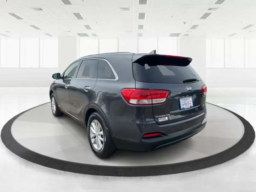 2016 Kia Sorento 2.4L LX (5XYPGDA33GG) with an 2.4L I-4 gasoline direct injection engine, located at 1184 Kauffman Ave, Fairborn, OH, 45324, (937) 908-9800, 39.807072, -84.030914 - 2016 Kia Sorento 2.4L LX - Photo#5