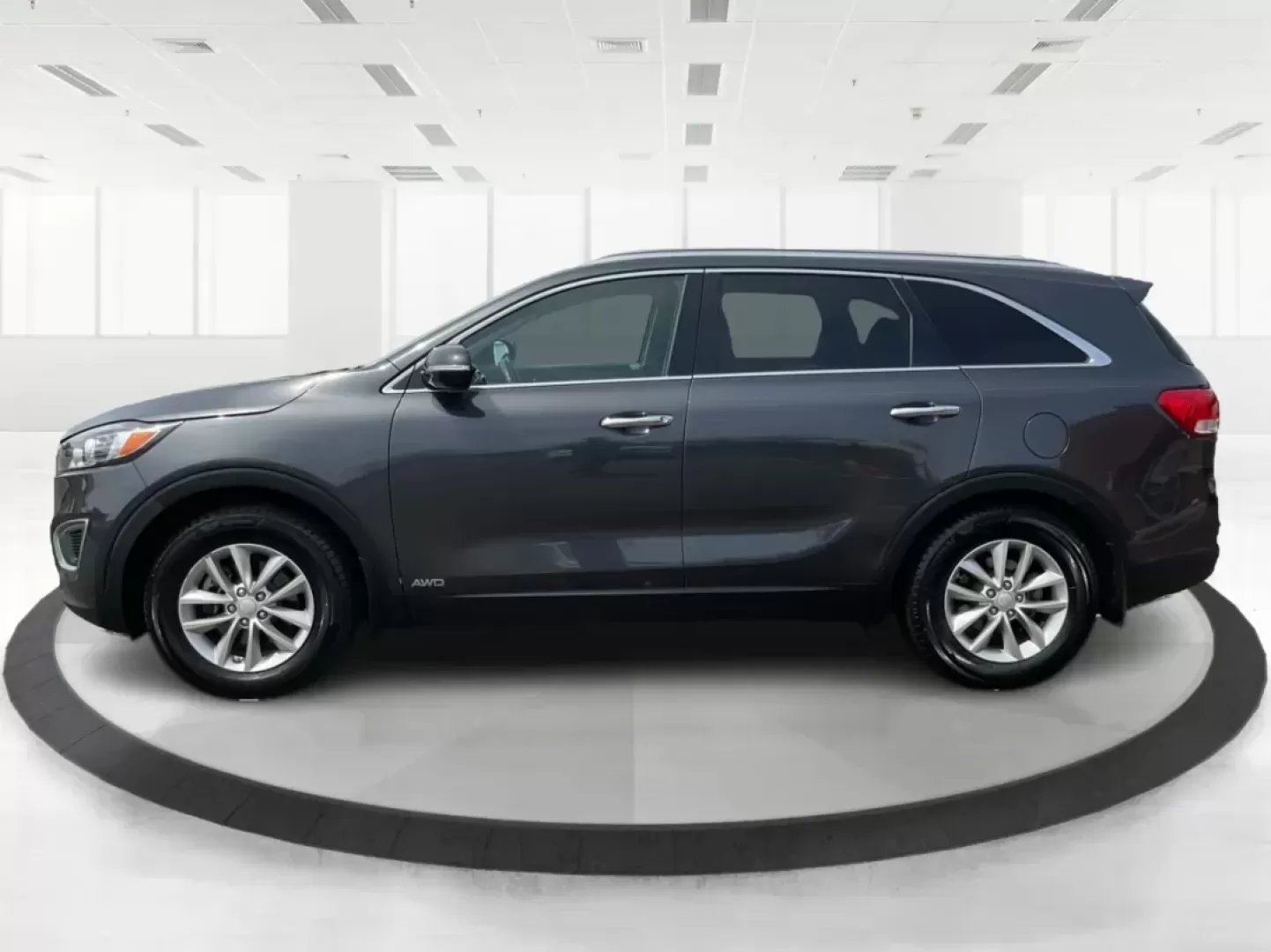 2016 Kia Sorento 2.4L LX (5XYPGDA33GG) with an 2.4L I-4 gasoline direct injection engine, located at 1184 Kauffman Ave, Fairborn, OH, 45324, (937) 908-9800, 39.807072, -84.030914 - Photo#5