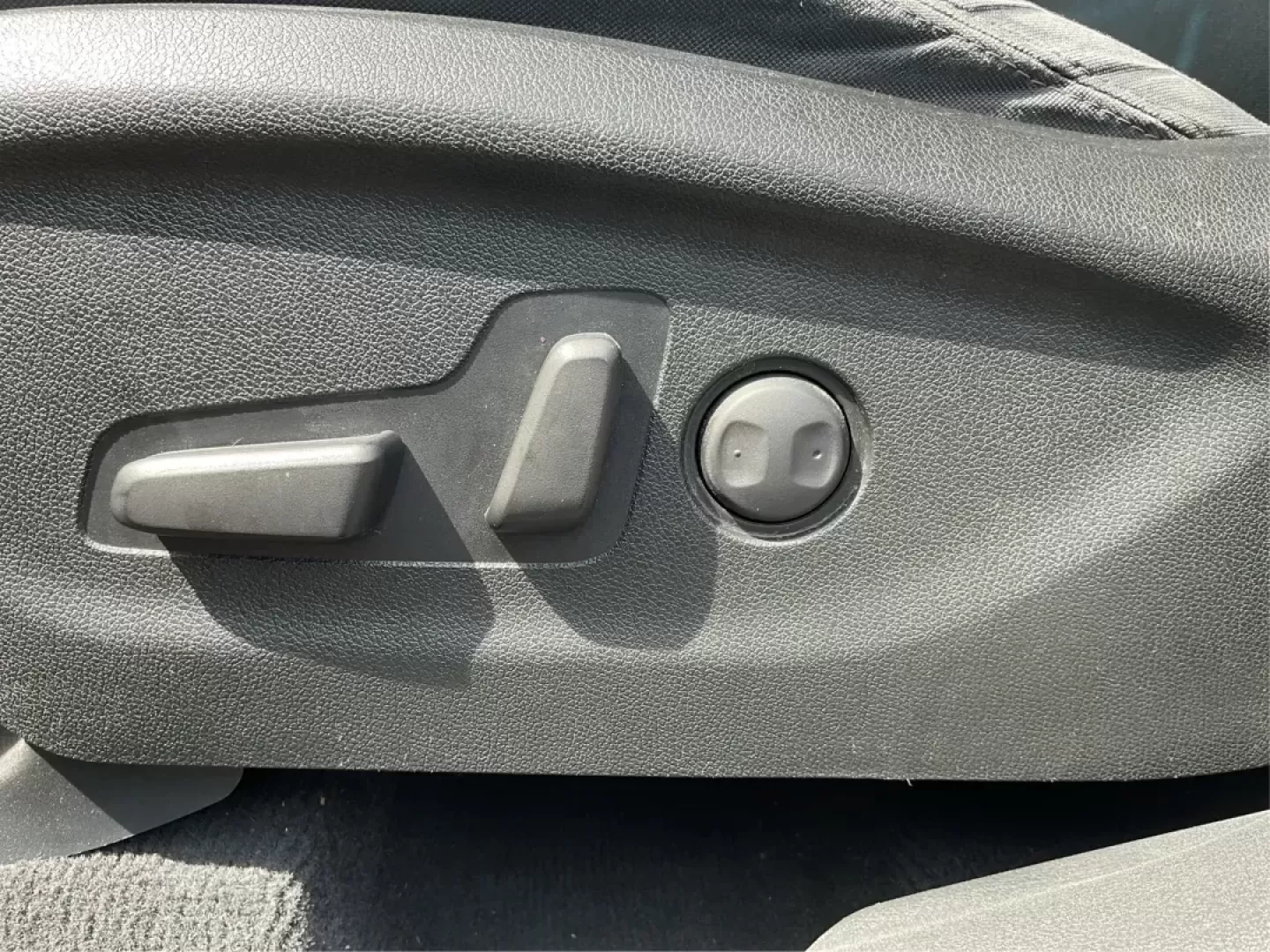 2016 Kia Sorento 2.4L LX (5XYPGDA33GG) with an 2.4L I-4 gasoline direct injection engine, located at 1184 Kauffman Ave, Fairborn, OH, 45324, (937) 908-9800, 39.807072, -84.030914 - Photo#16