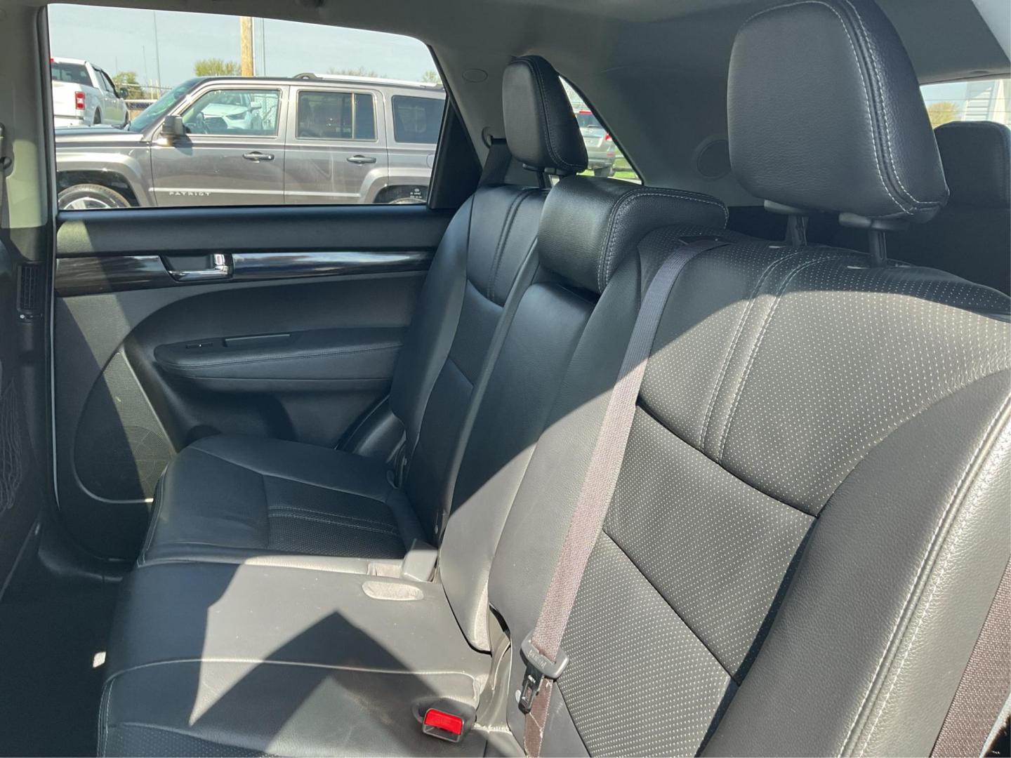 2011 Kia Sorento EX V6 (5XYKUDA22BG) with an 3.5L V-6 DOHC engine, located at 1184 Kauffman Ave, Fairborn, OH, 45324, (937) 908-9800, 39.807072, -84.030914 - Photo#9