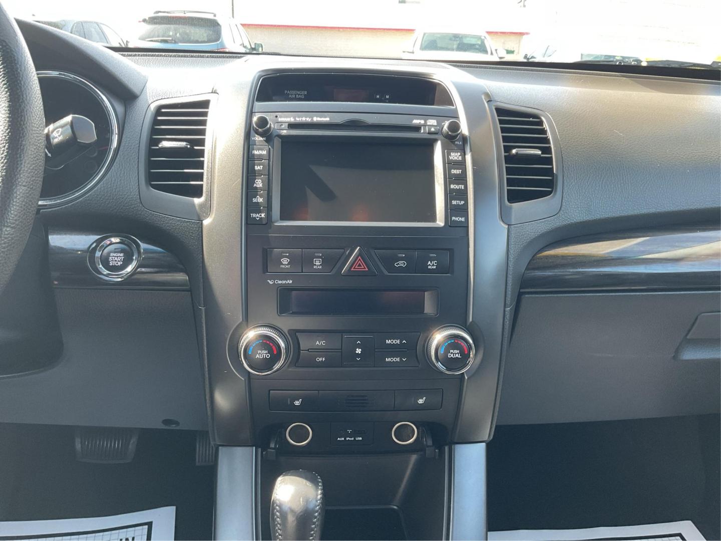 2011 Kia Sorento EX V6 (5XYKUDA22BG) with an 3.5L V-6 DOHC engine, located at 1184 Kauffman Ave, Fairborn, OH, 45324, (937) 908-9800, 39.807072, -84.030914 - Photo#12