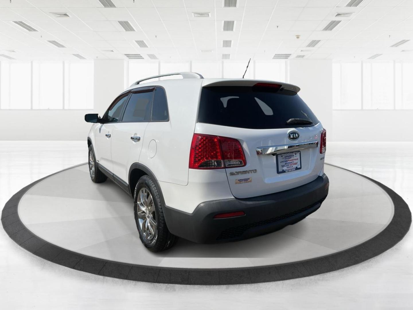 2011 Kia Sorento EX V6 (5XYKUDA22BG) with an 3.5L V-6 DOHC engine, located at 1184 Kauffman Ave, Fairborn, OH, 45324, (937) 908-9800, 39.807072, -84.030914 - Photo#4