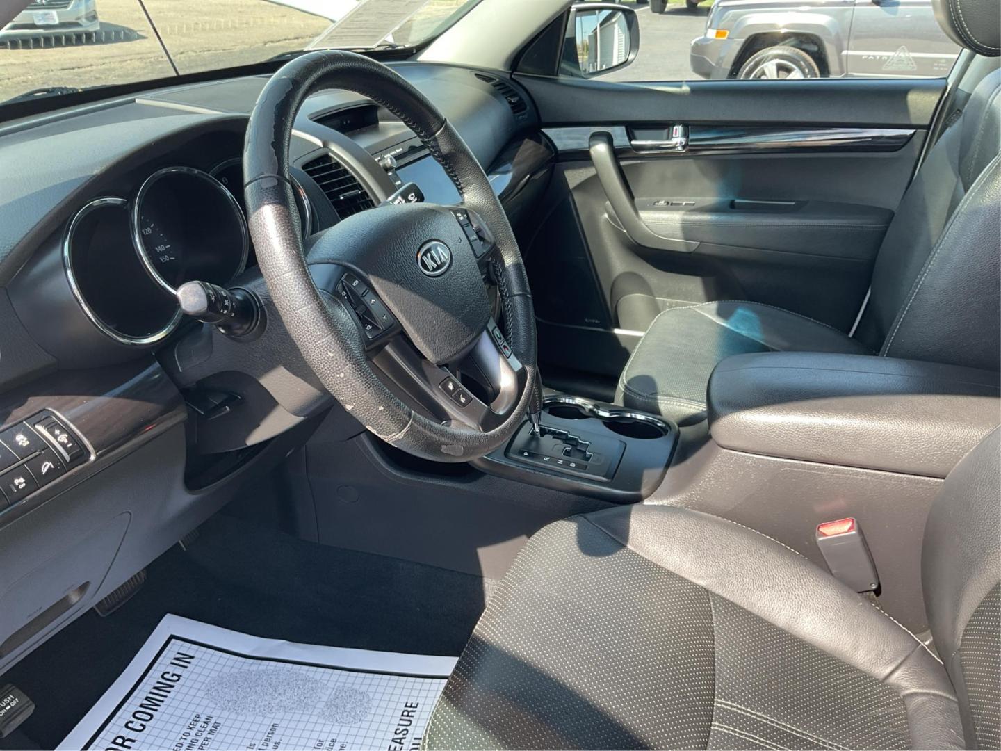 2011 Kia Sorento EX V6 (5XYKUDA22BG) with an 3.5L V-6 DOHC engine, located at 1184 Kauffman Ave, Fairborn, OH, 45324, (937) 908-9800, 39.807072, -84.030914 - Photo#8