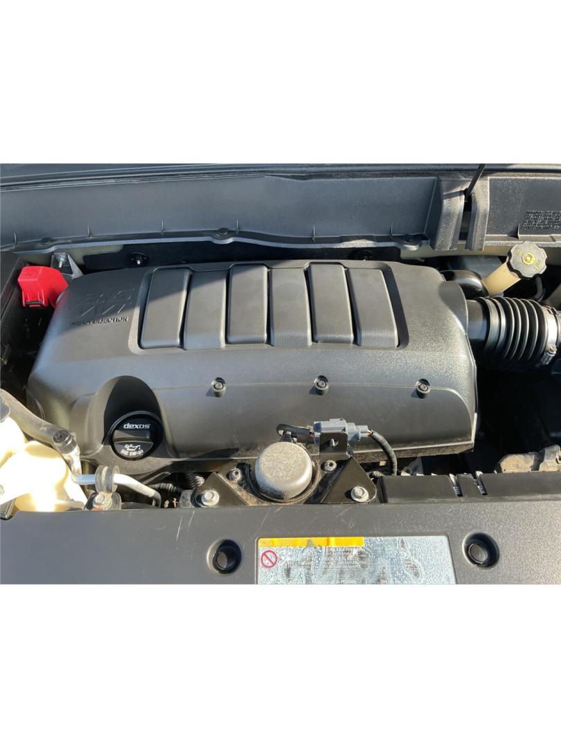 2015 Chevrolet Traverse 2LT (1GNKRHKD0FJ) with an 3.6L V-6 gasoline direct injection engine, located at 1099 N County Rd 25A, Troy, OH, 45373, (937) 908-9800, 40.057079, -84.212883 - Photo#10