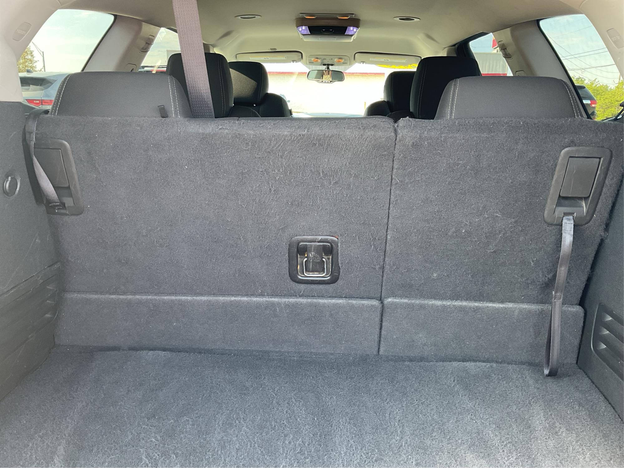 2015 Chevrolet Traverse 2LT (1GNKRHKD0FJ) with an 3.6L V-6 gasoline direct injection engine, located at 1099 N County Rd 25A , Troy, OH, 45373, (937) 908-9800, 40.057079, -84.212883 - Photo#10