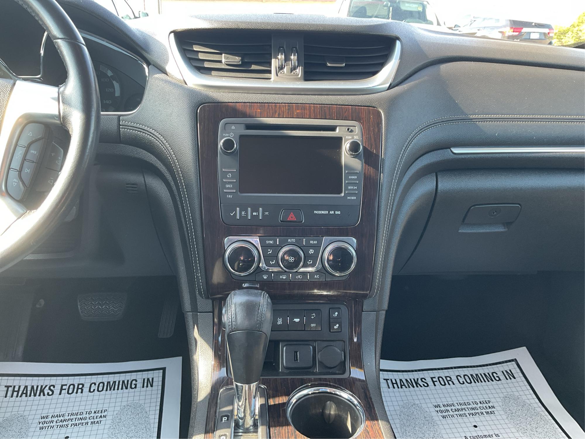 2015 Chevrolet Traverse 2LT (1GNKRHKD0FJ) with an 3.6L V-6 gasoline direct injection engine, located at 1099 N County Rd 25A , Troy, OH, 45373, (937) 908-9800, 40.057079, -84.212883 - Photo#11