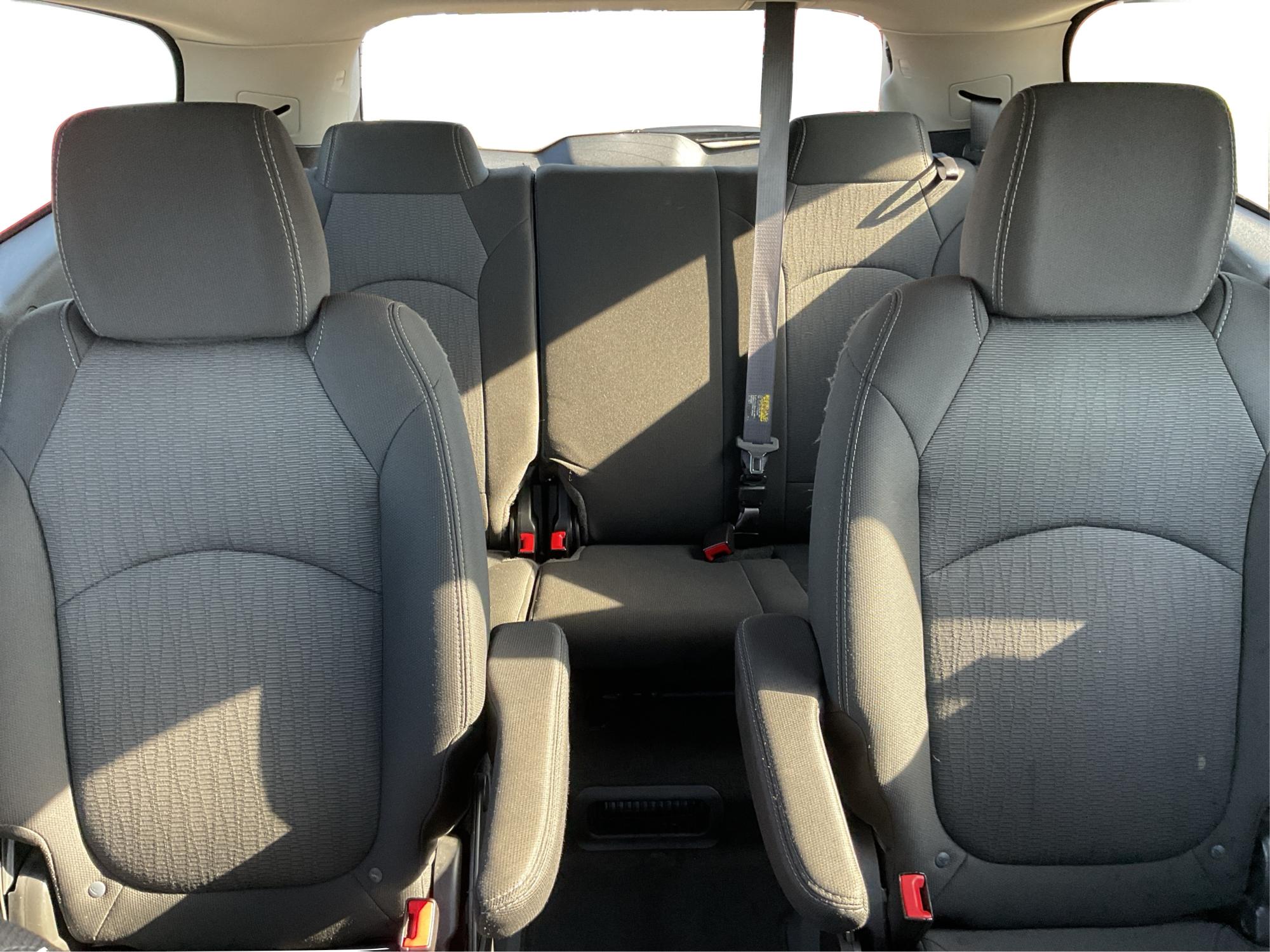 2015 Chevrolet Traverse 2LT (1GNKRHKD0FJ) with an 3.6L V-6 gasoline direct injection engine, located at 1099 N County Rd 25A , Troy, OH, 45373, (937) 908-9800, 40.057079, -84.212883 - Photo#12