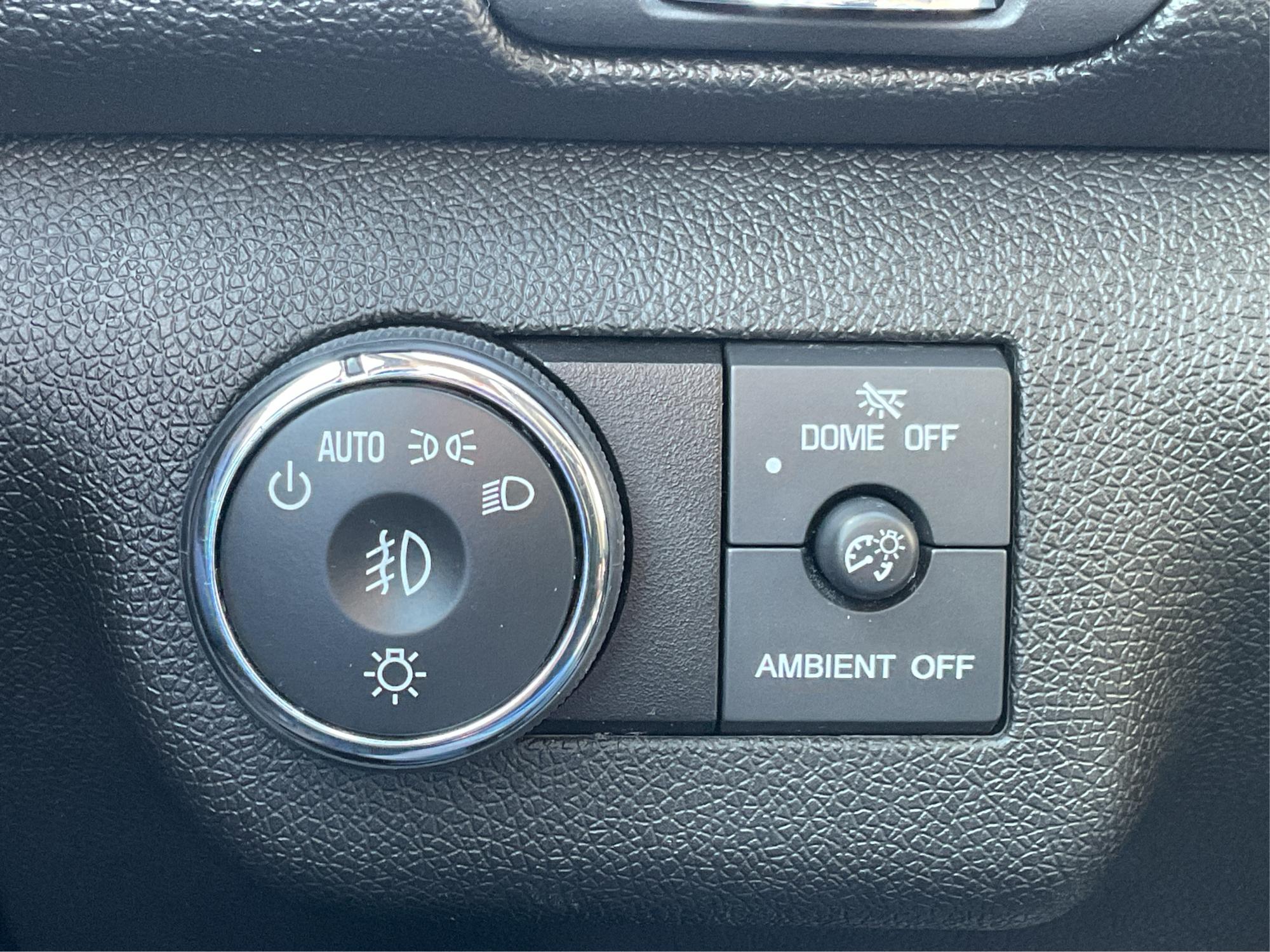 2015 Chevrolet Traverse 2LT (1GNKRHKD0FJ) with an 3.6L V-6 gasoline direct injection engine, located at 1099 N County Rd 25A , Troy, OH, 45373, (937) 908-9800, 40.057079, -84.212883 - Photo#15