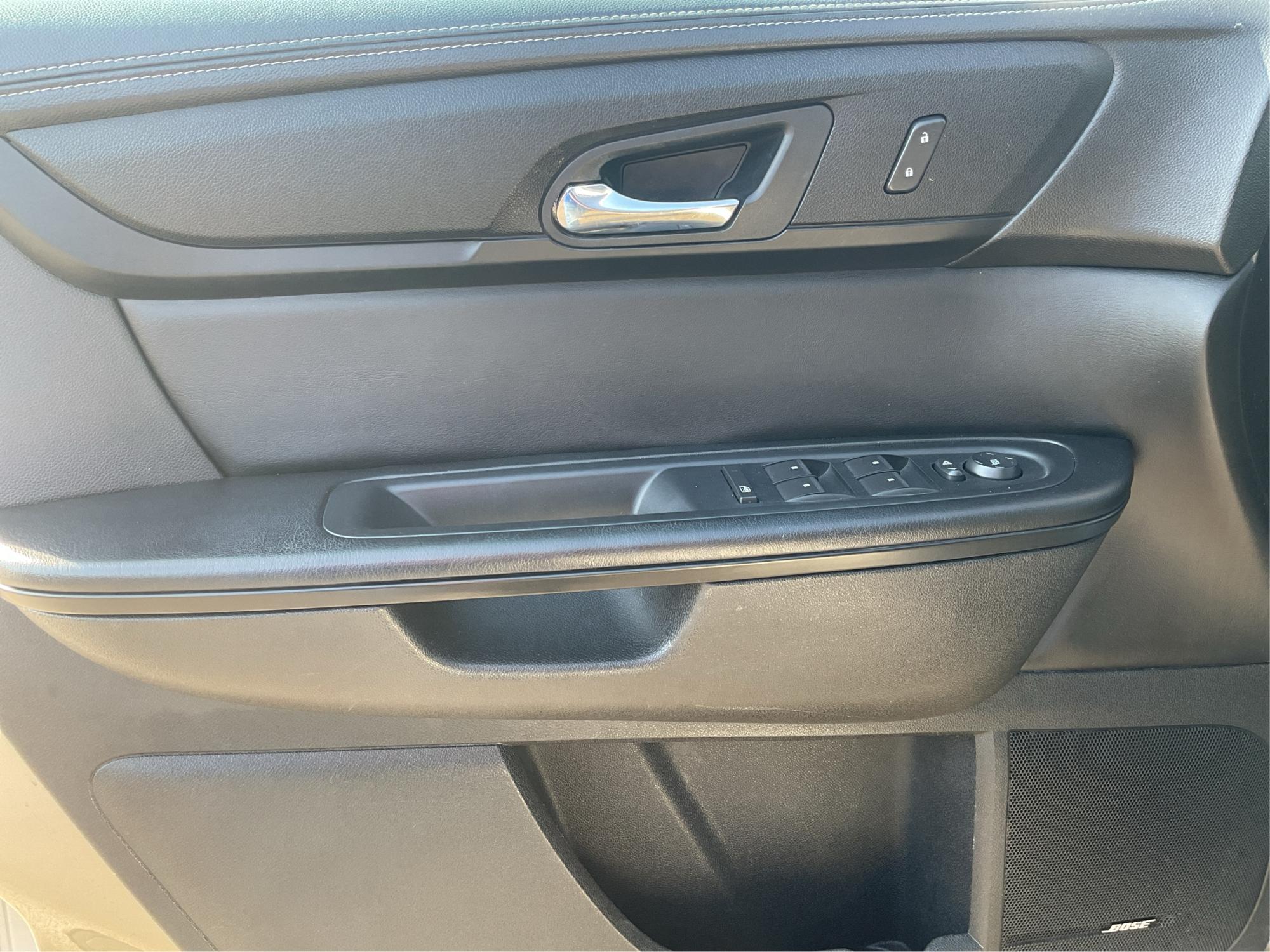 2015 Chevrolet Traverse 2LT (1GNKRHKD0FJ) with an 3.6L V-6 gasoline direct injection engine, located at 1099 N County Rd 25A , Troy, OH, 45373, (937) 908-9800, 40.057079, -84.212883 - Photo#17