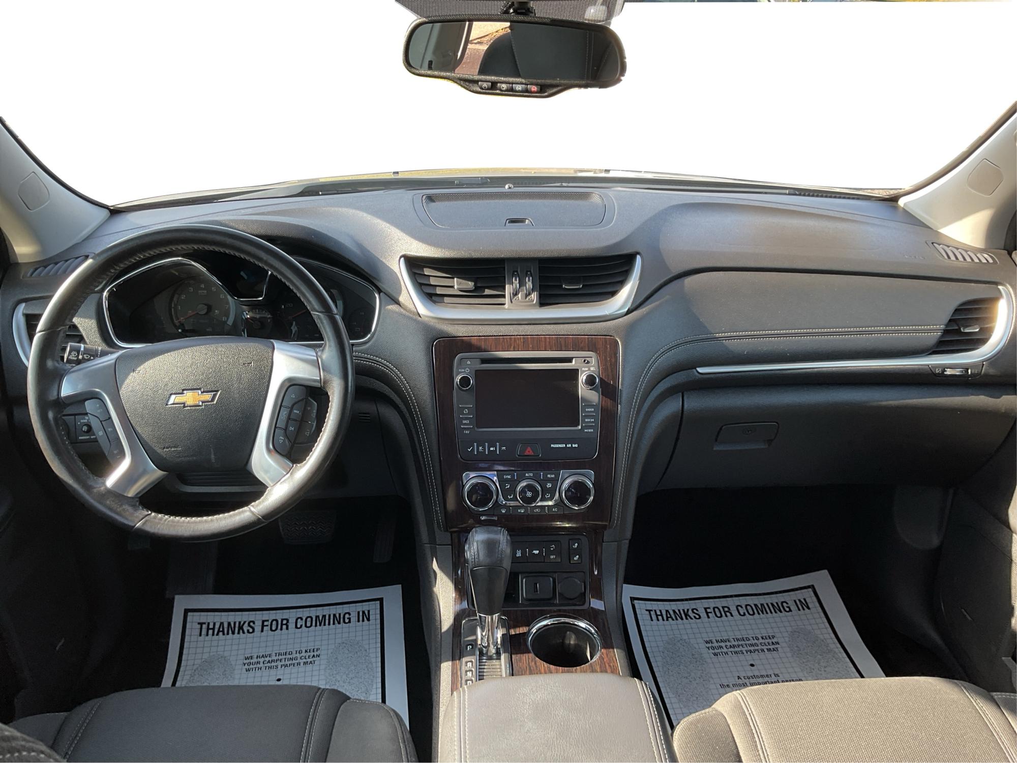 2015 Chevrolet Traverse 2LT (1GNKRHKD0FJ) with an 3.6L V-6 gasoline direct injection engine, located at 1099 N County Rd 25A , Troy, OH, 45373, (937) 908-9800, 40.057079, -84.212883 - Photo#19