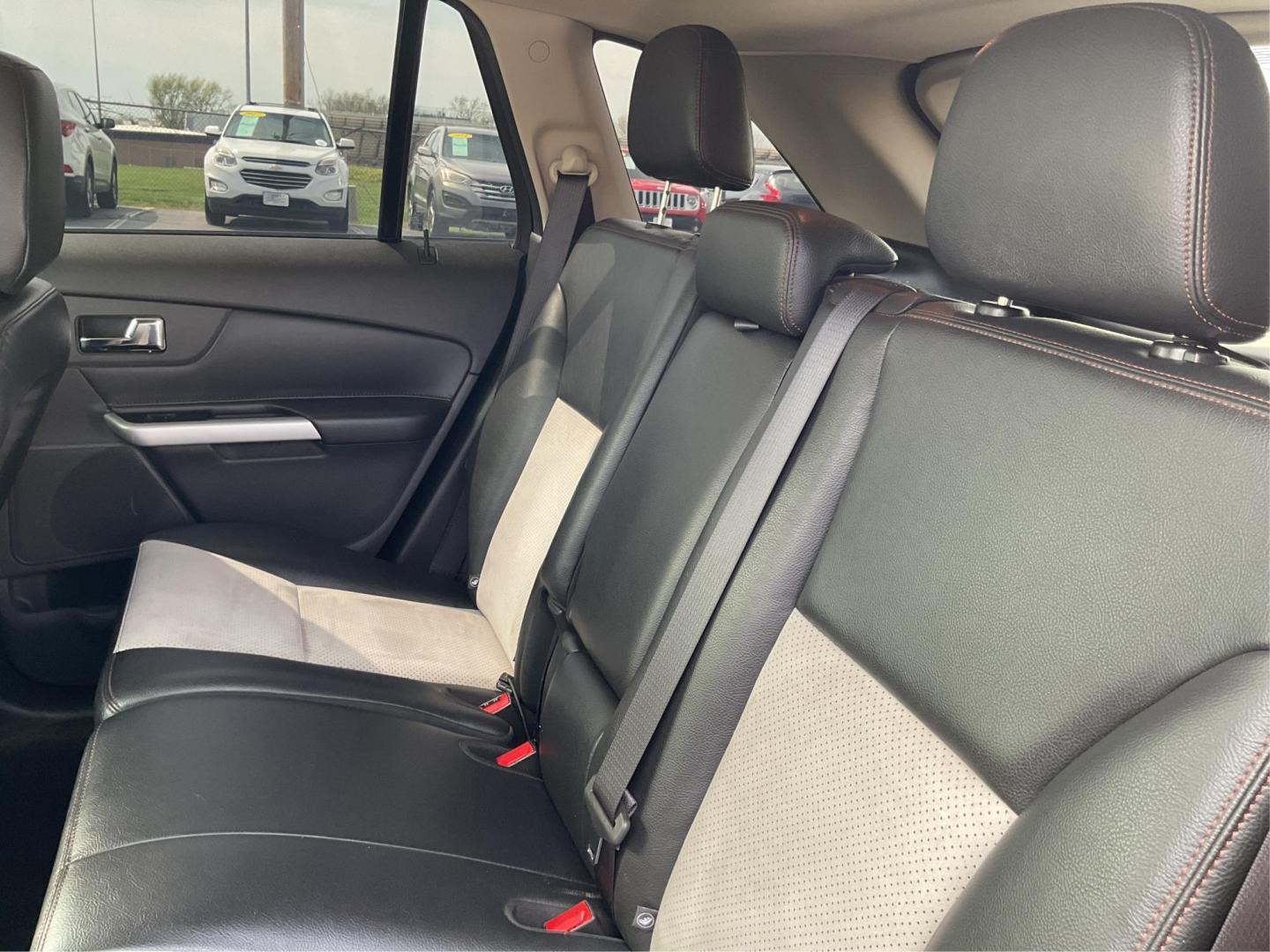 2014 Ford Edge SEL (2FMDK4JC8EB) with an 3.5L V-6 DOHC engine, located at 1230 East Main St, Xenia, OH, 45385, (937) 908-9800, 39.688026, -83.910172 - Photo#9