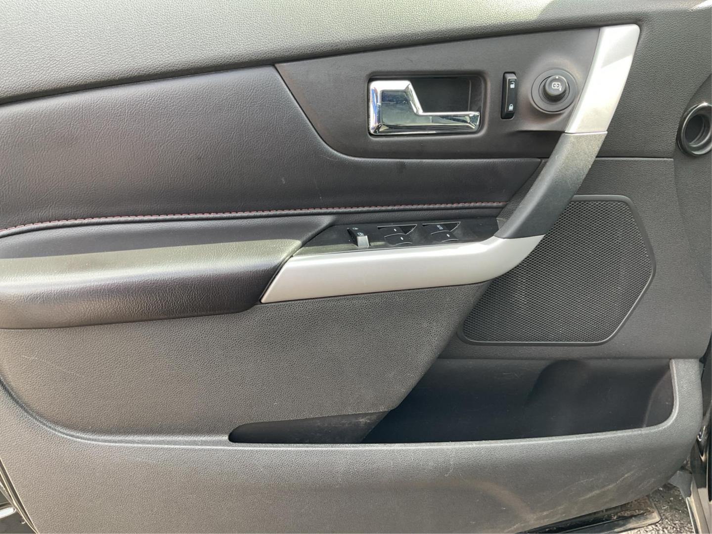 2014 Ford Edge SEL (2FMDK4JC8EB) with an 3.5L V-6 DOHC engine, located at 1230 East Main St, Xenia, OH, 45385, (937) 908-9800, 39.688026, -83.910172 - Photo#18