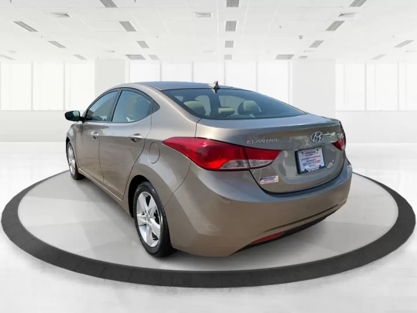 2013 Hyundai Elantra GLS (5NPDH4AE6DH) with an 1.8L I-4 DOHC engine, located at 880 E. National Road, Vandalia, OH, 45377, (937) 908-9800, 39.891918, -84.183594 - Photo#4